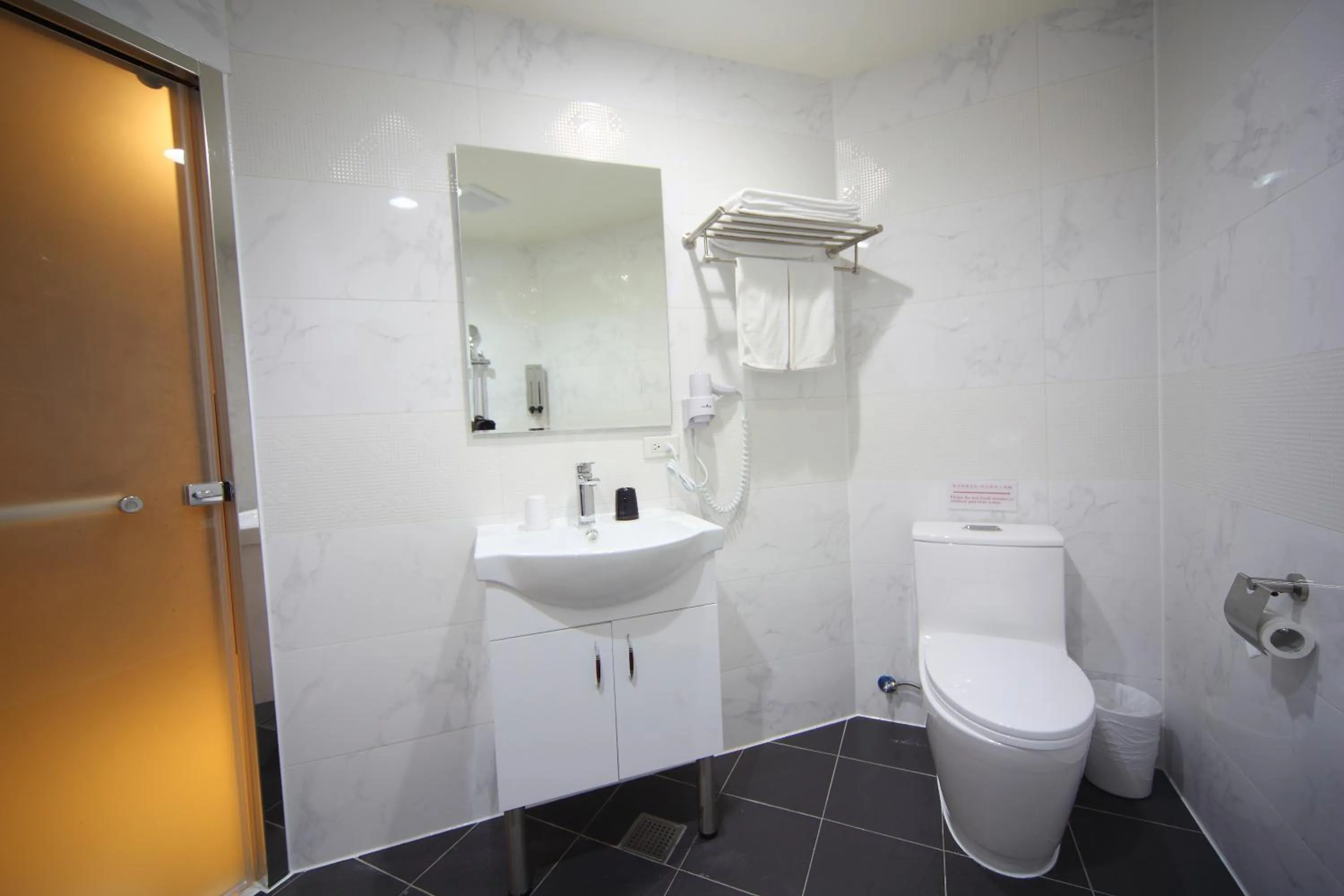 Bathroom in E-House Xining Branch