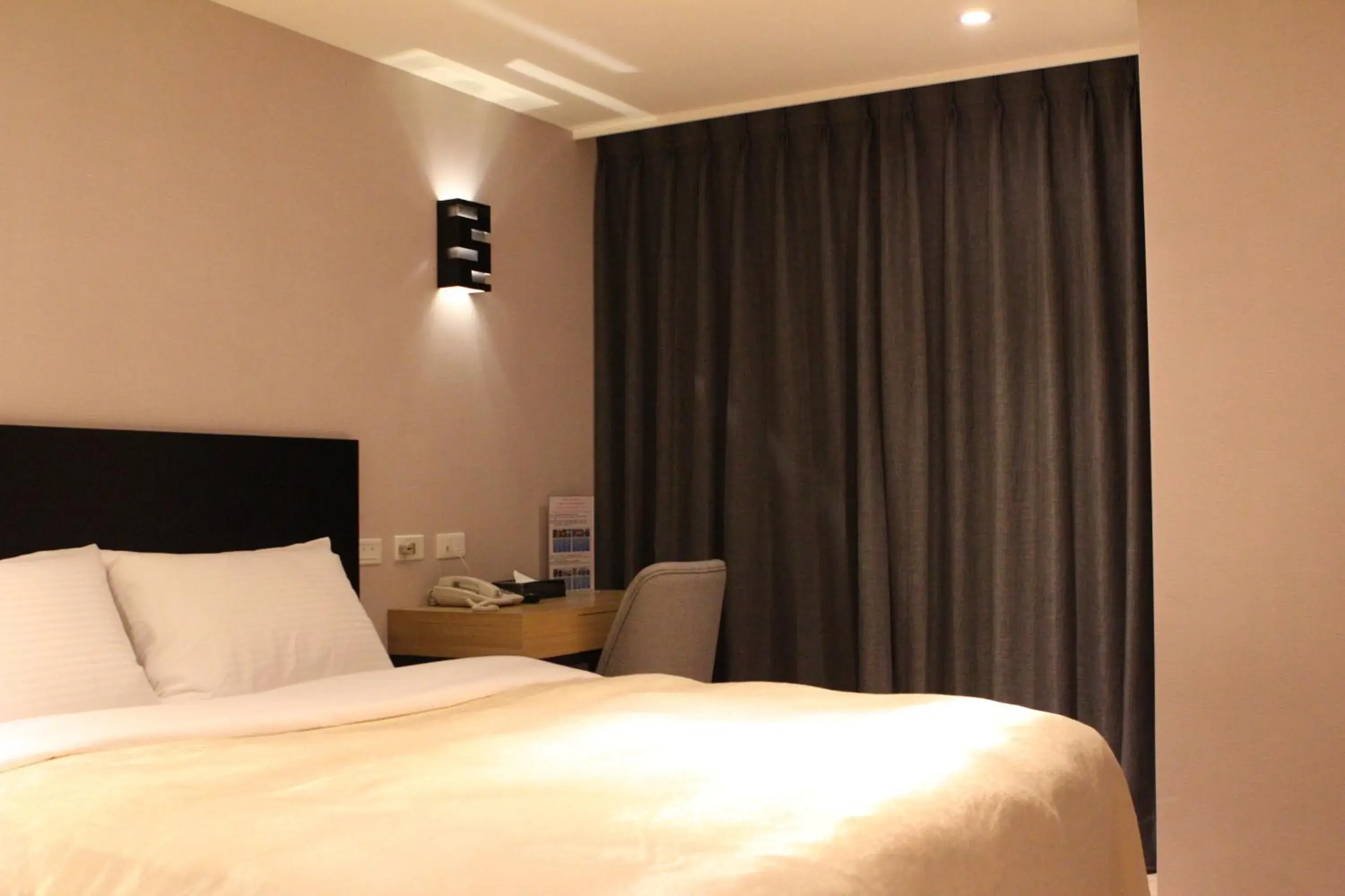 Photo of the whole room, Bed in E-House Xining Branch Photo of the whole room, Bed in E-House Xining Branch