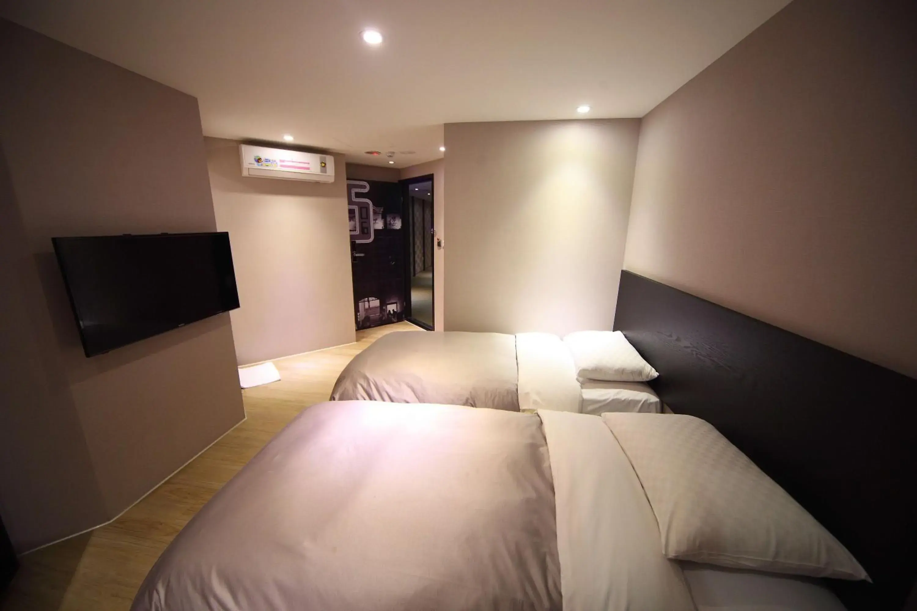 Photo of the whole room, Bed in E-House Xining Branch Photo of the whole room, Bed in E-House Xining Branch