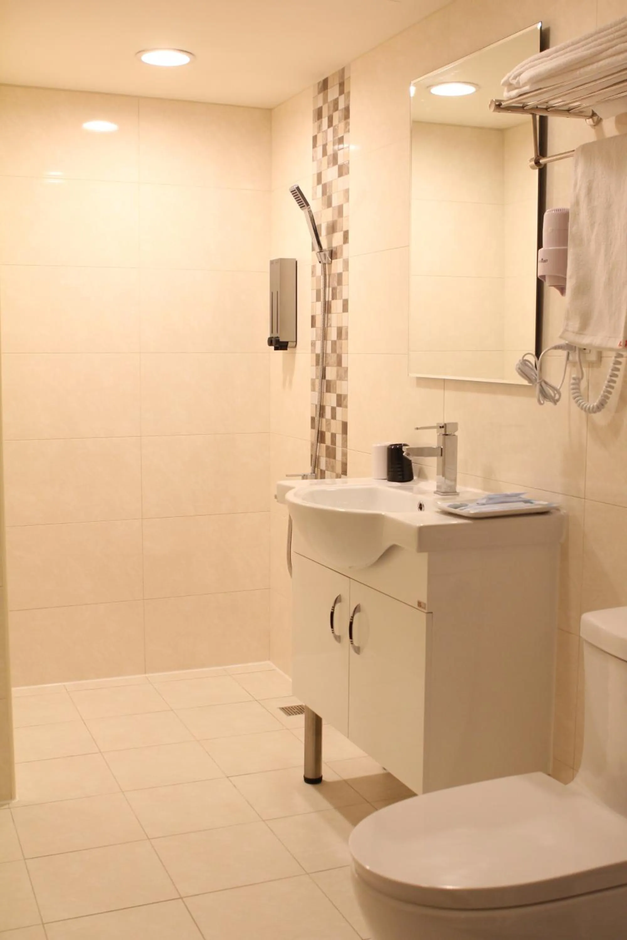 Bathroom in E-House Xining Branch