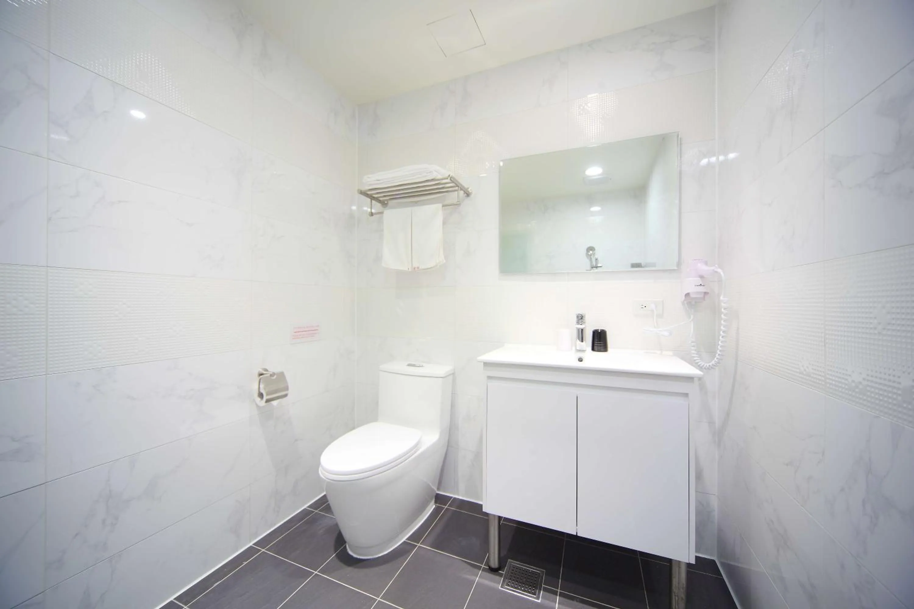 Bathroom in E-House Xining Branch