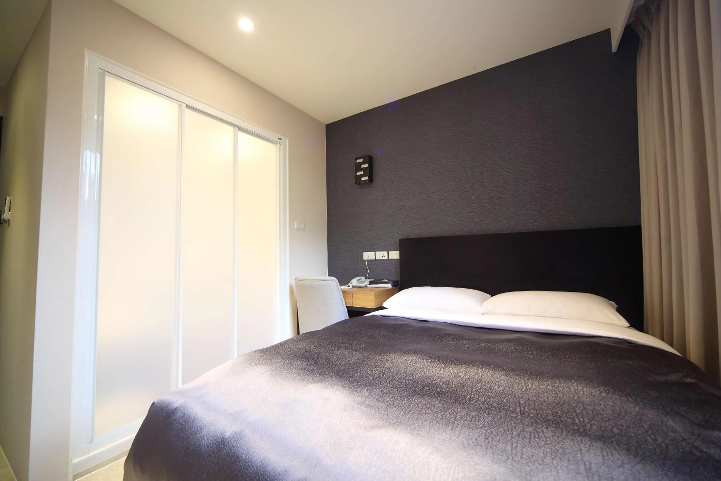 Photo of the whole room, Bed in E-House Xining Branch