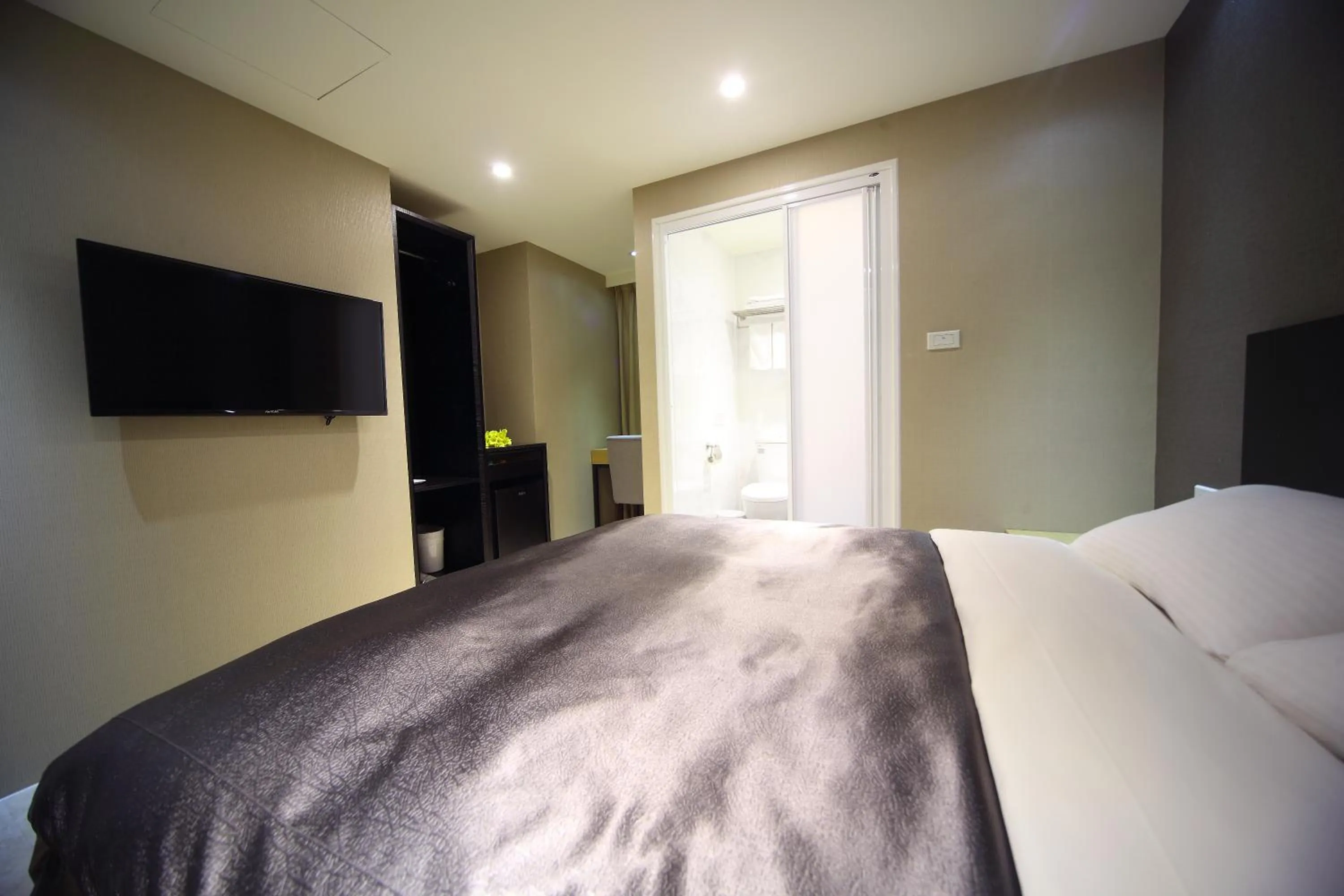 Photo of the whole room, Bed in E-House Xining Branch