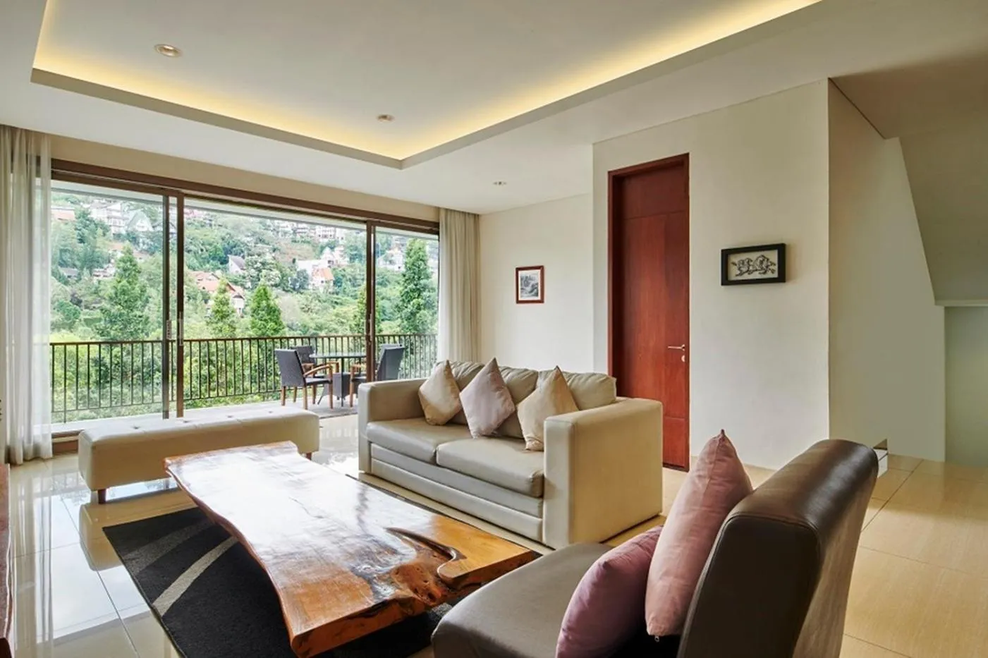 Living room in Tulip Hill View Villa 6 bedrooms with a private swimming pool and movie room