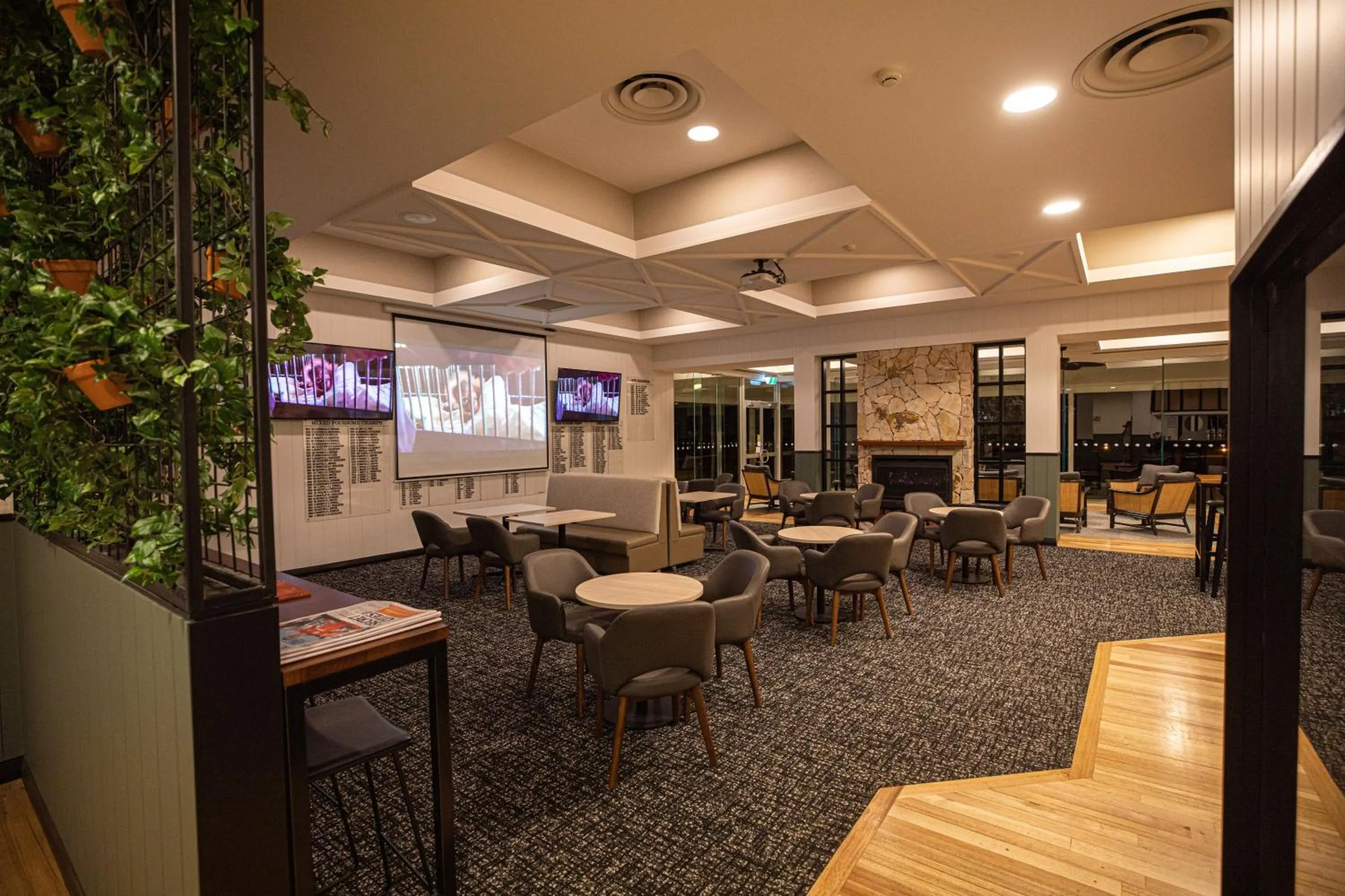 Restaurant/places to eat in Big River Golf & Country Club