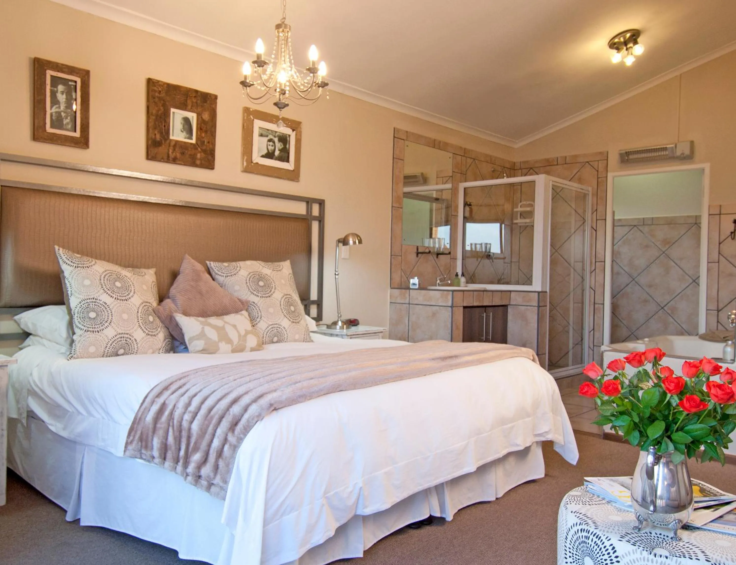 Photo of the whole room, Bed in Overmeer Guest House