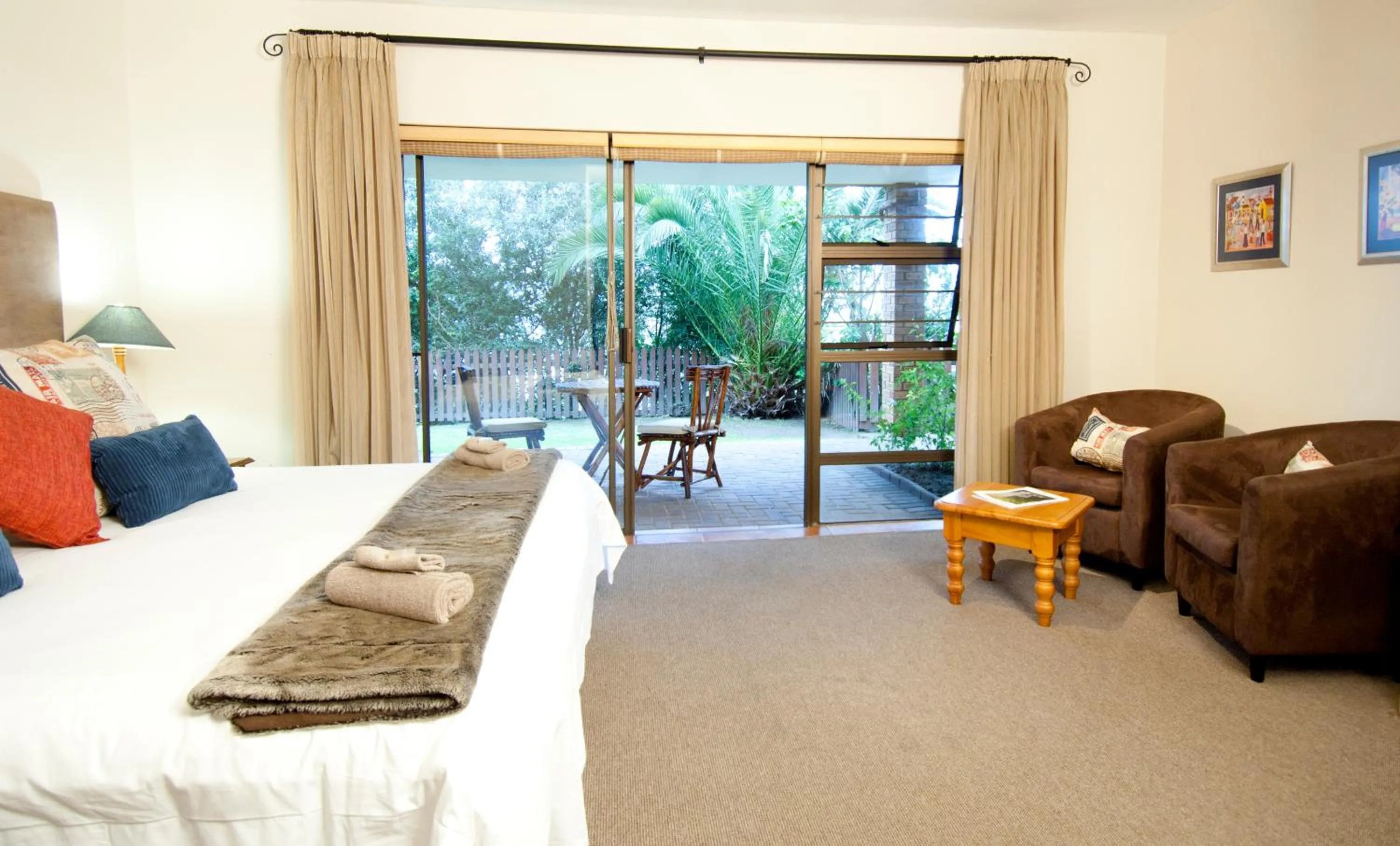 Balcony/Terrace, Bed in Overmeer Guest House