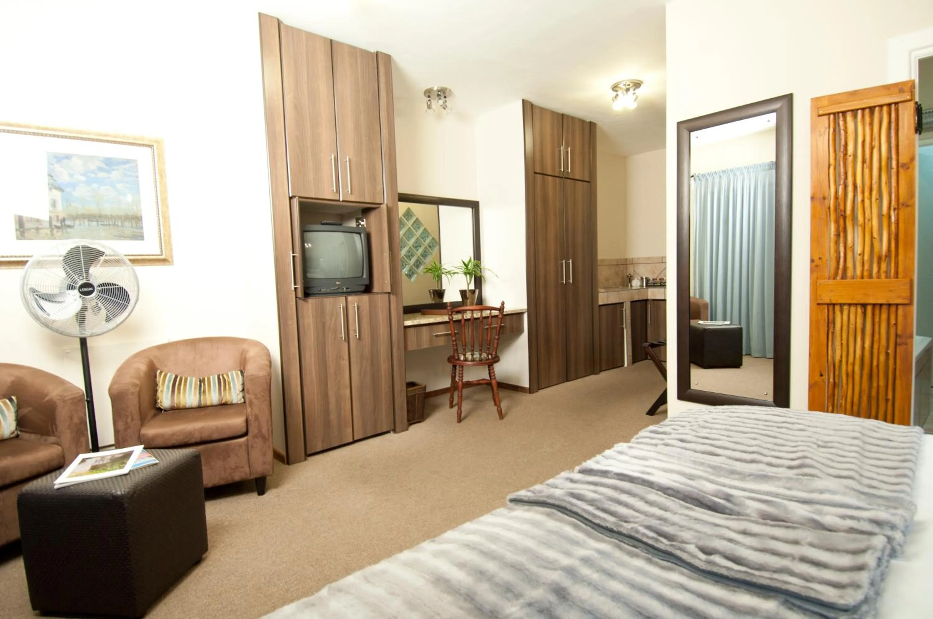 Photo of the whole room, Bed in Overmeer Guest House