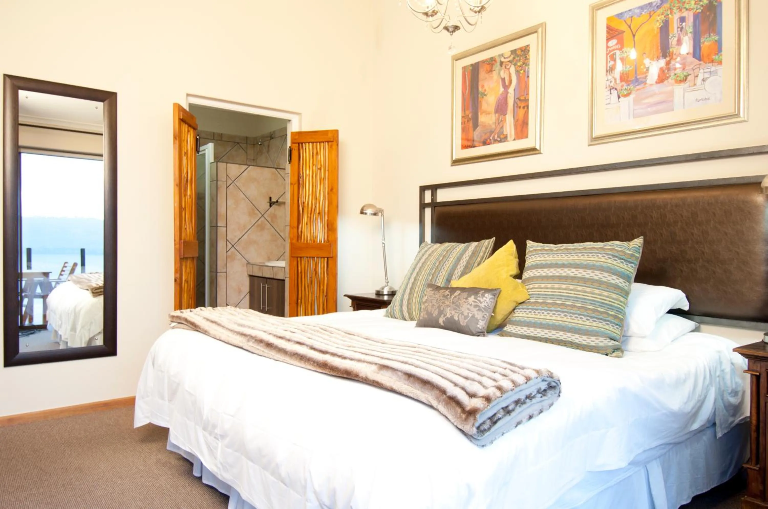 Photo of the whole room, Bed in Overmeer Guest House