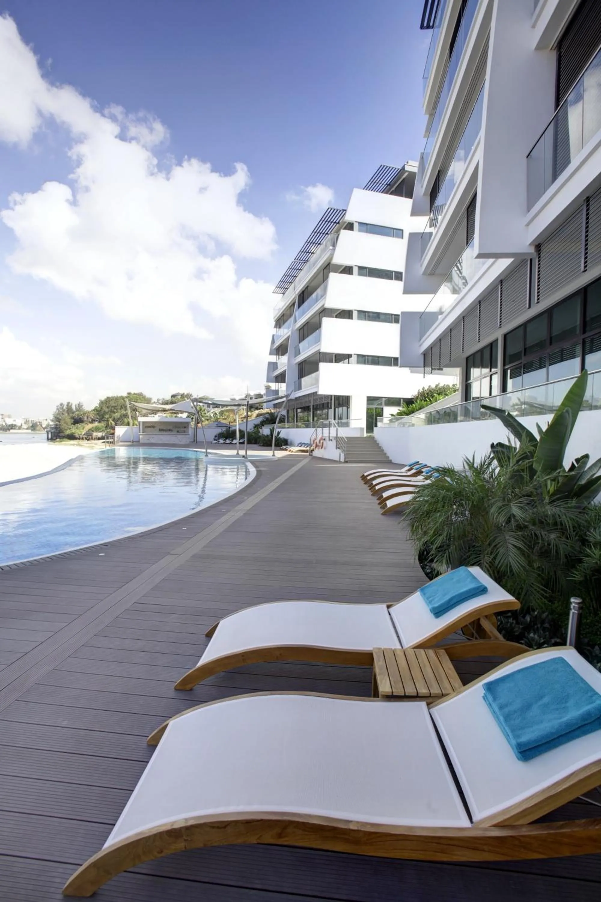 Patio in Hotel English Point Marina & Spa