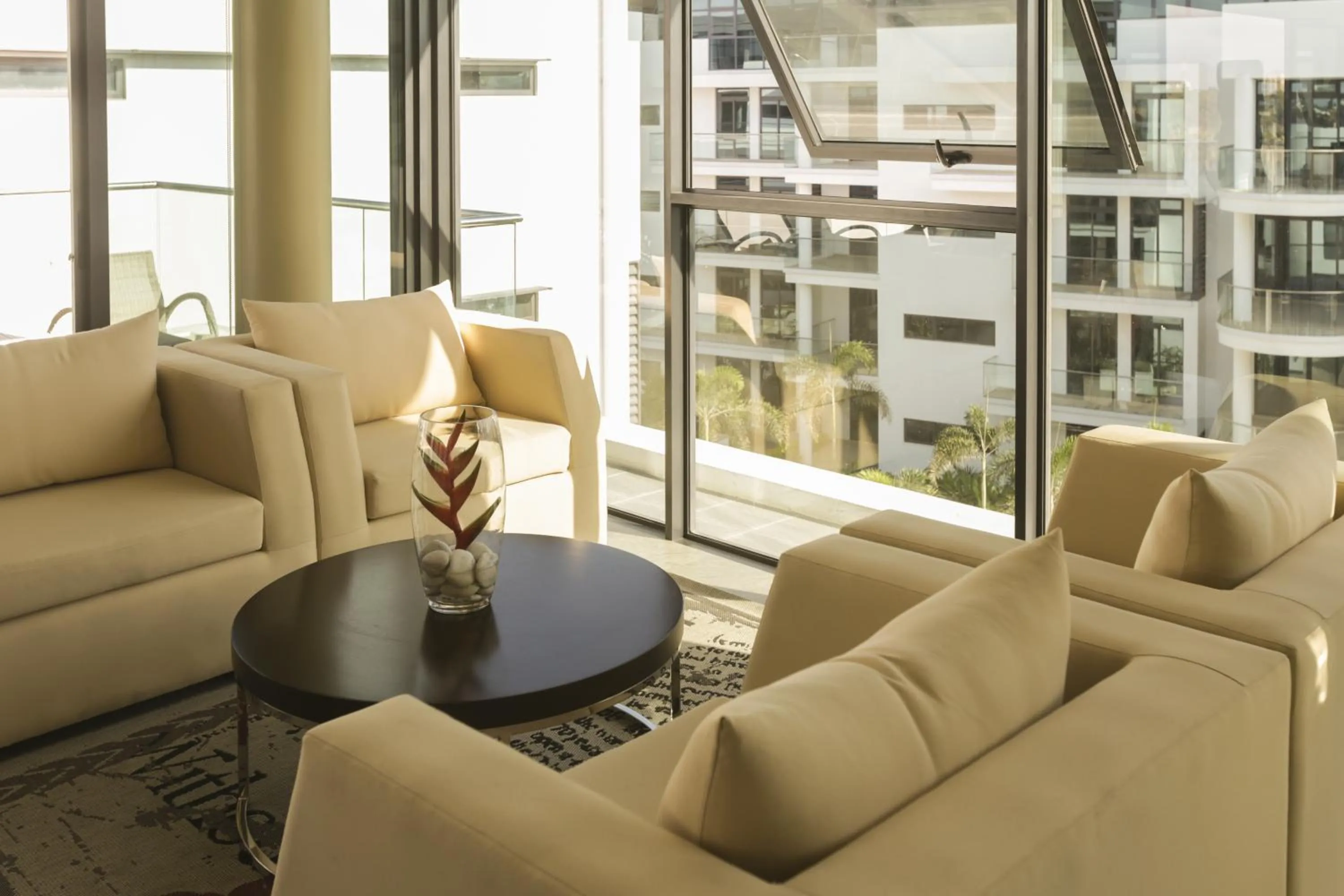 Lounge or bar in Hotel English Point Marina & Spa