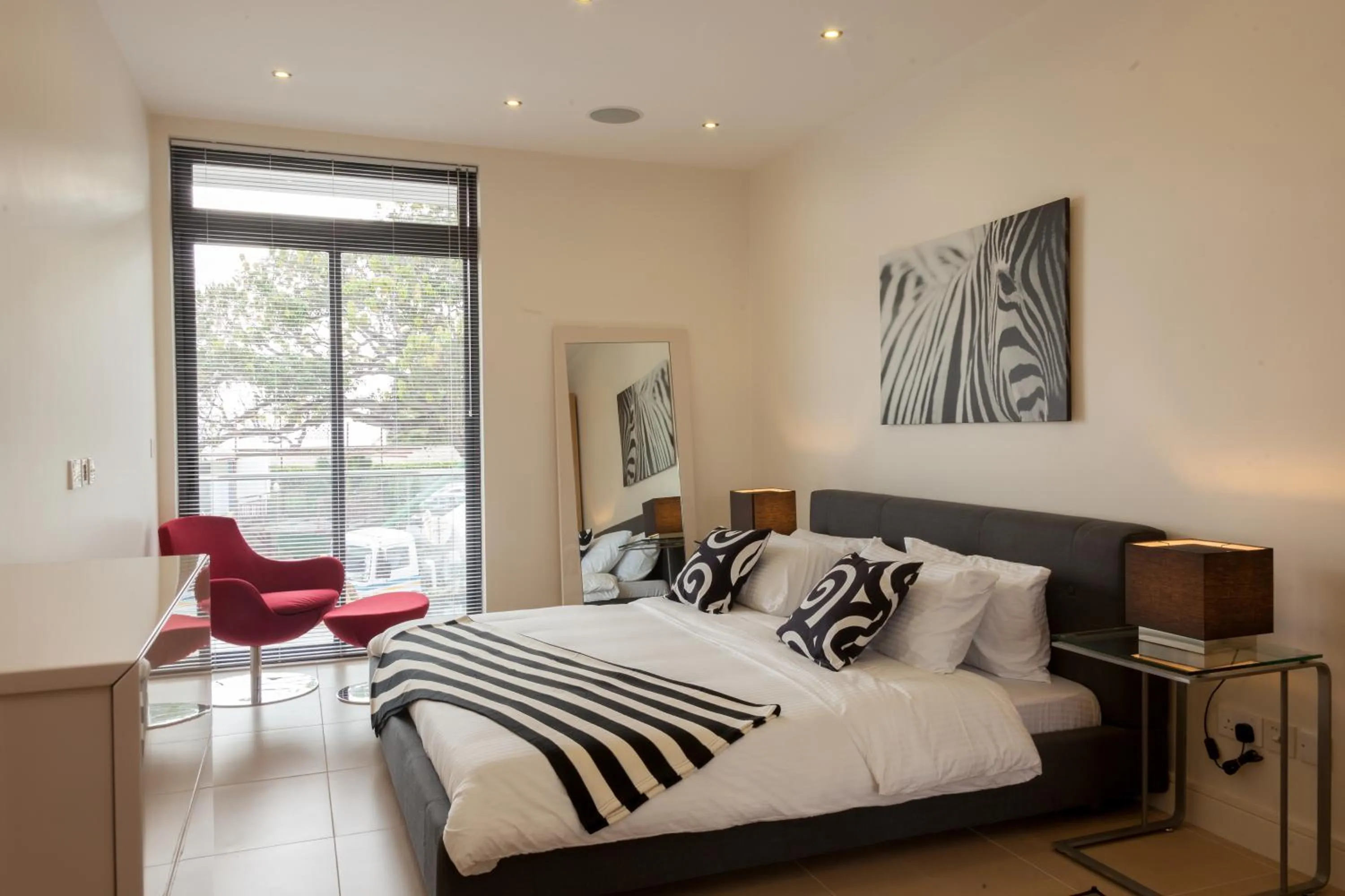 Ocean front Luxury suite - single occupancy in Hotel English Point Marina & Spa