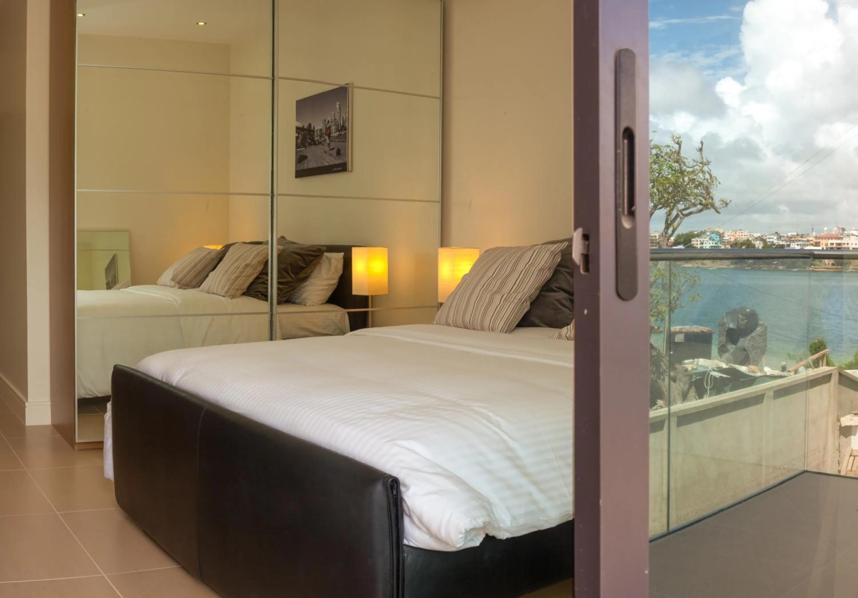 Bedroom, Bed in Hotel English Point Marina & Spa