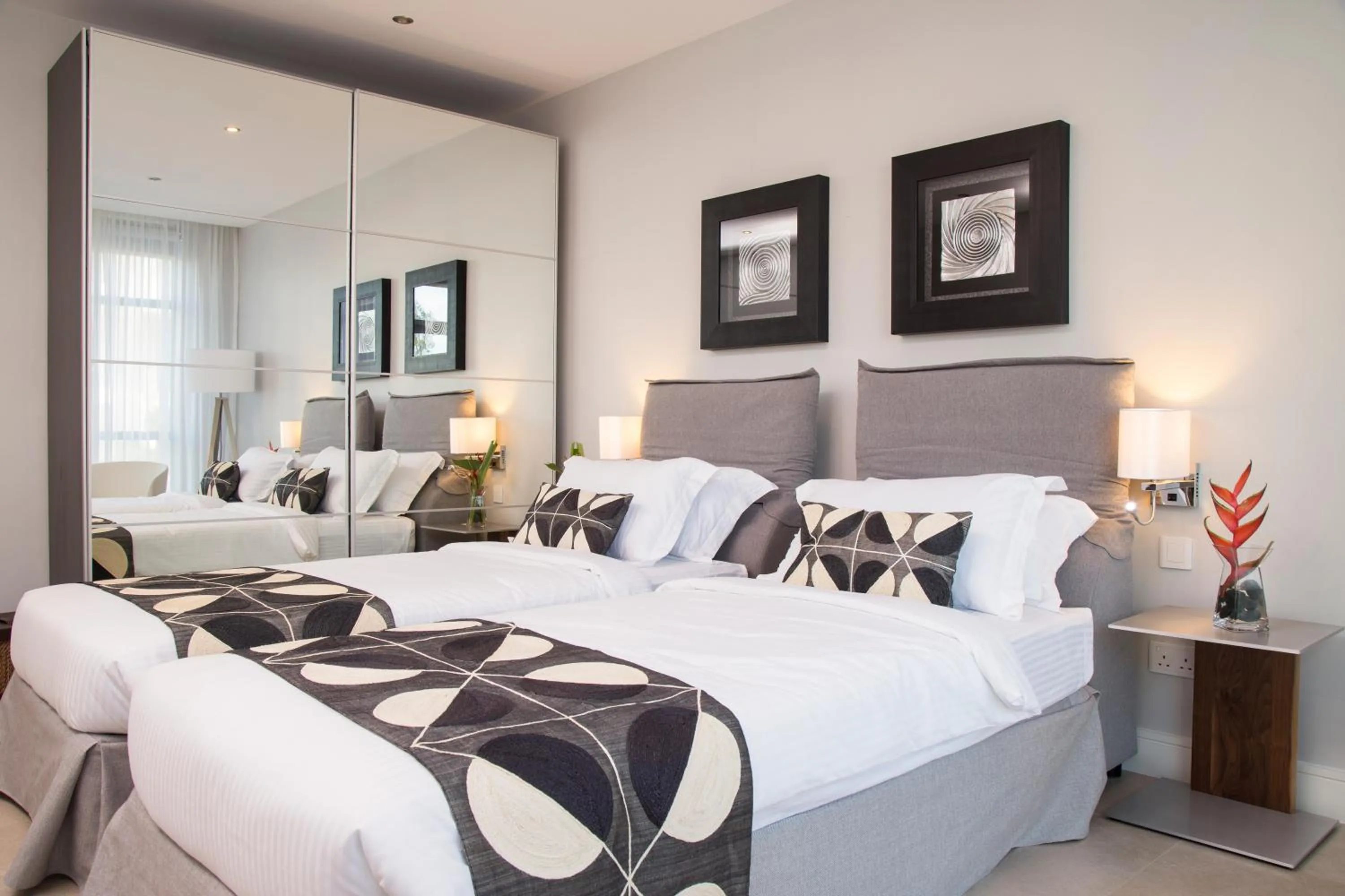 Bedroom, Bed in Hotel English Point Marina & Spa