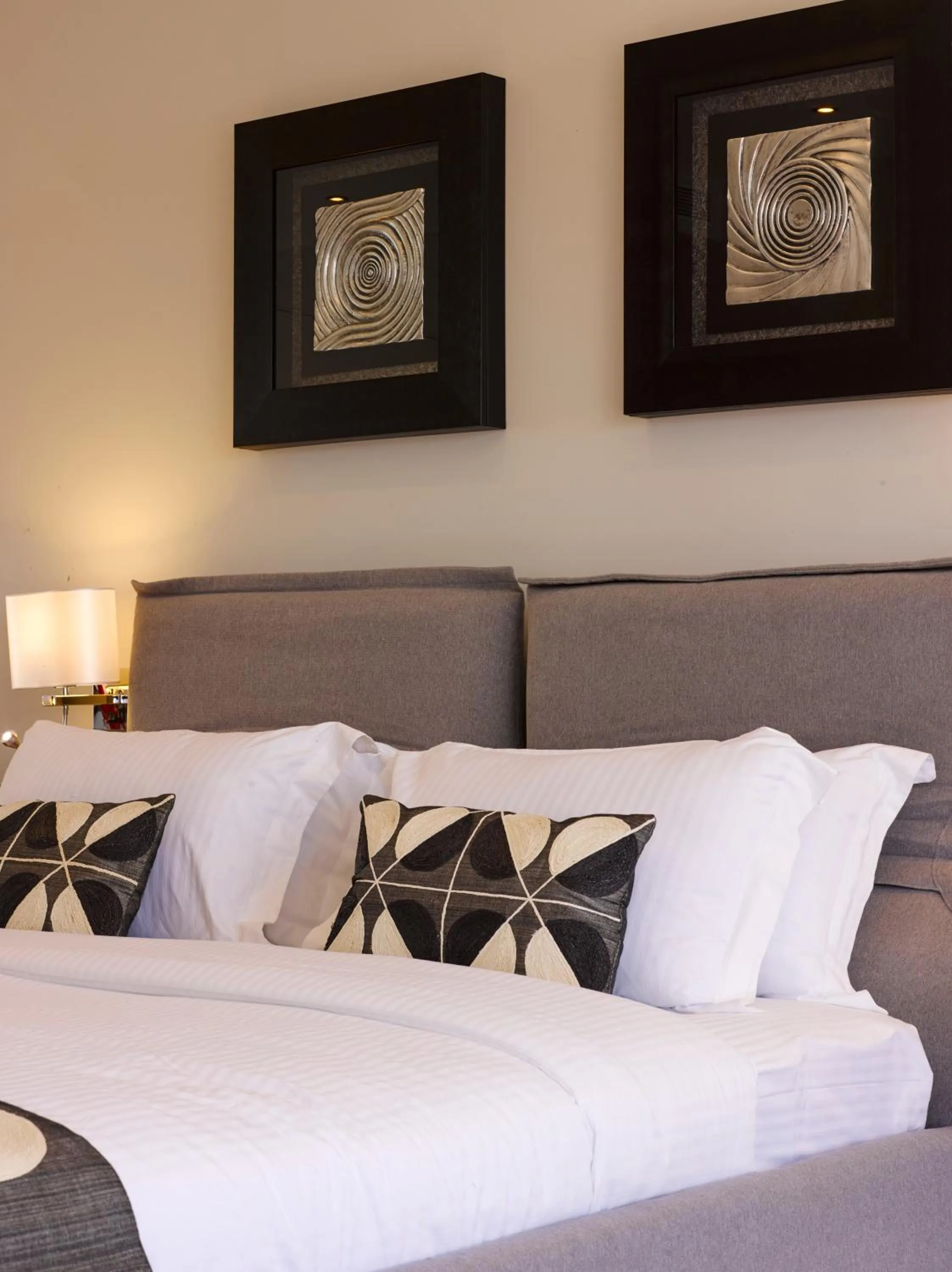 Bedroom, Bed in Hotel English Point Marina & Spa