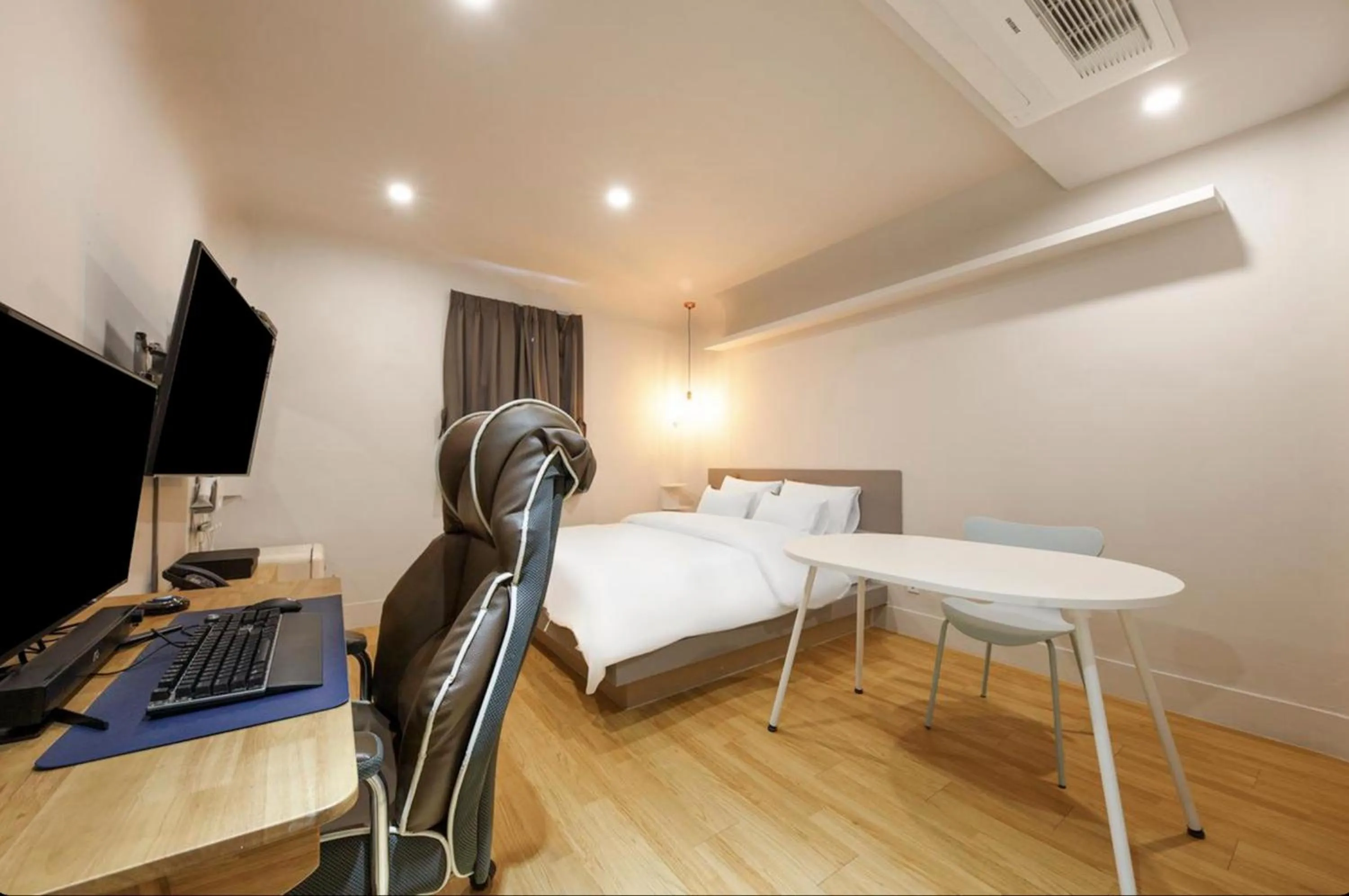 Bed in Cheongju Hotel Persona