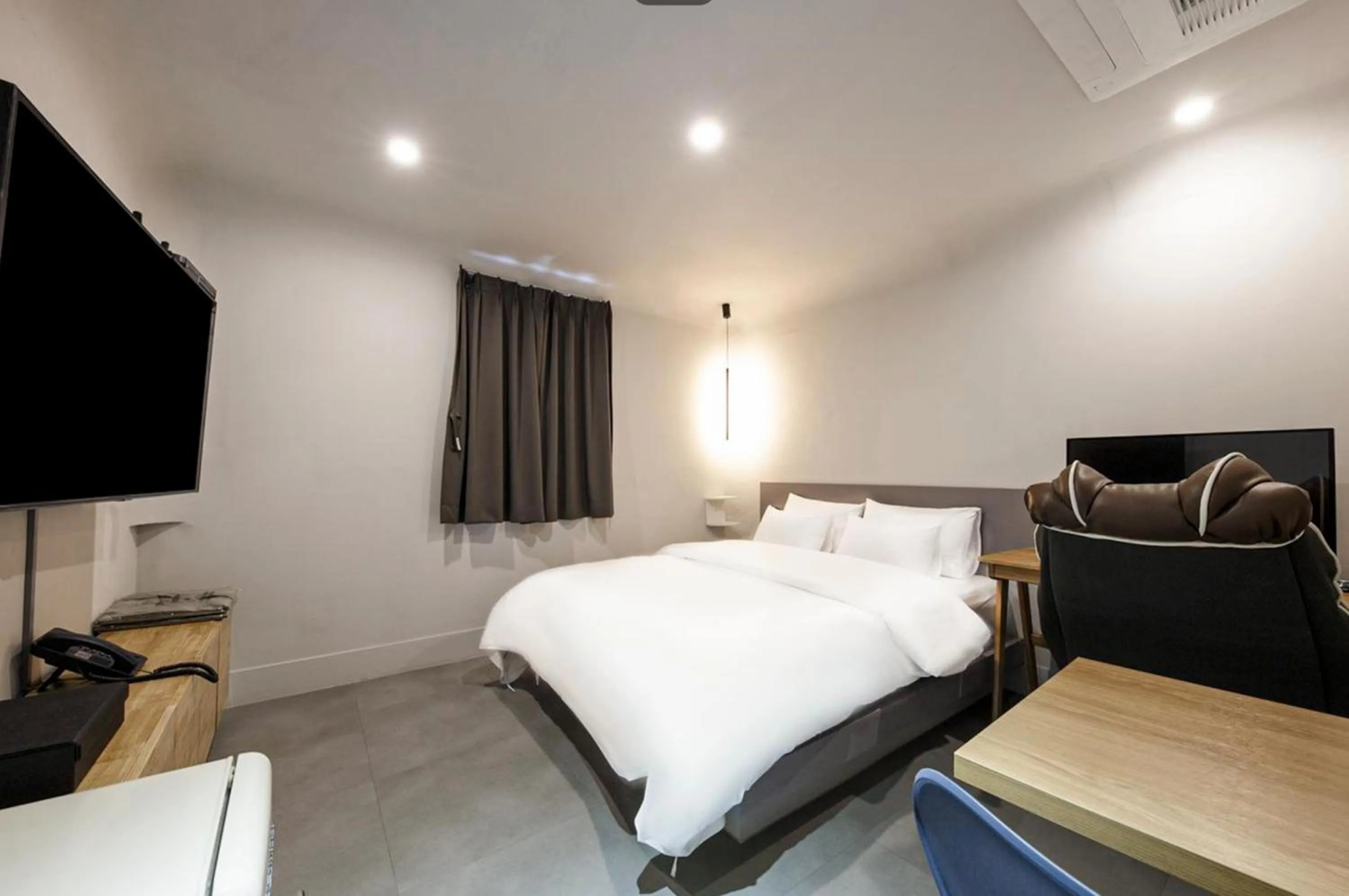 Bed in Cheongju Hotel Persona