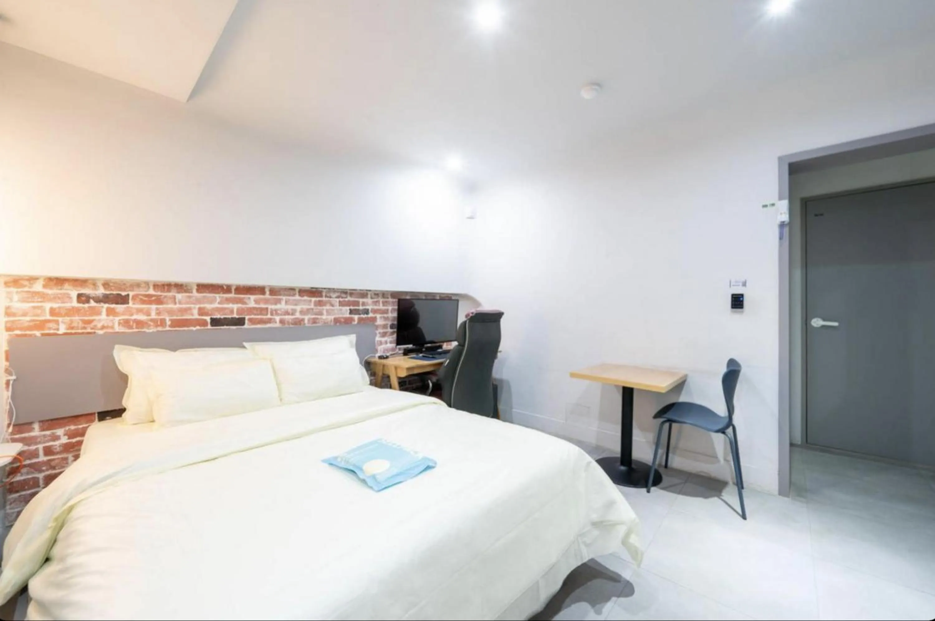 Bed in Cheongju Hotel Persona