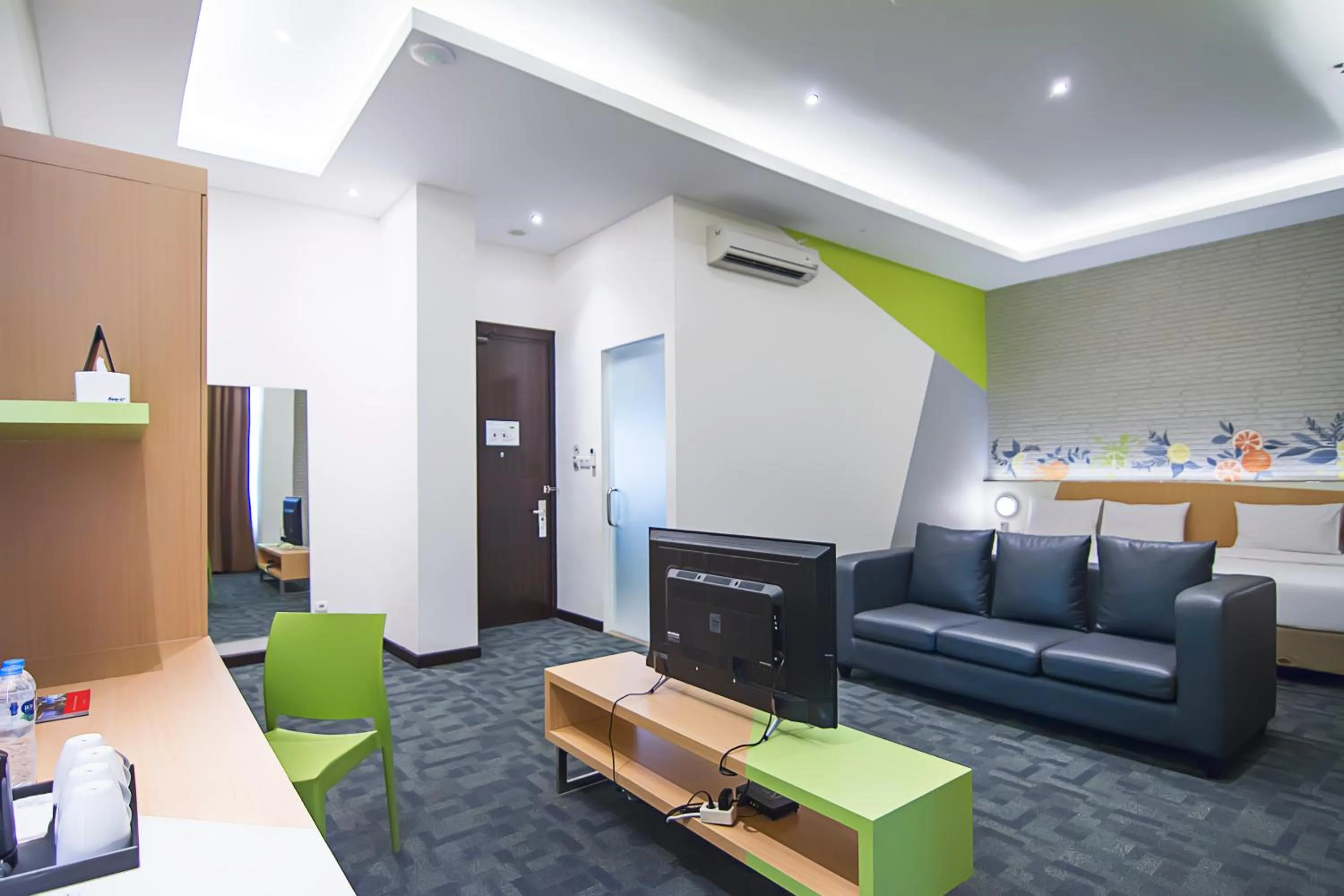 TV and multimedia in Zest Sukajadi Bandung by Swiss-Belhotel International