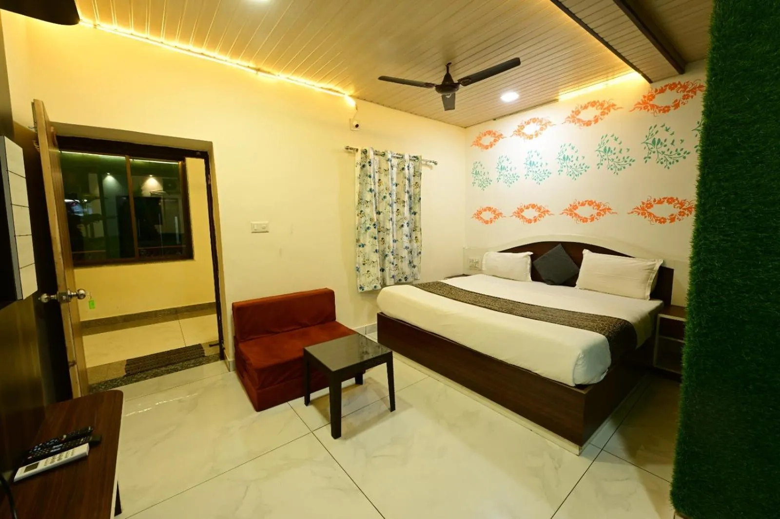 Bed in Hotel Happy Forest Inn