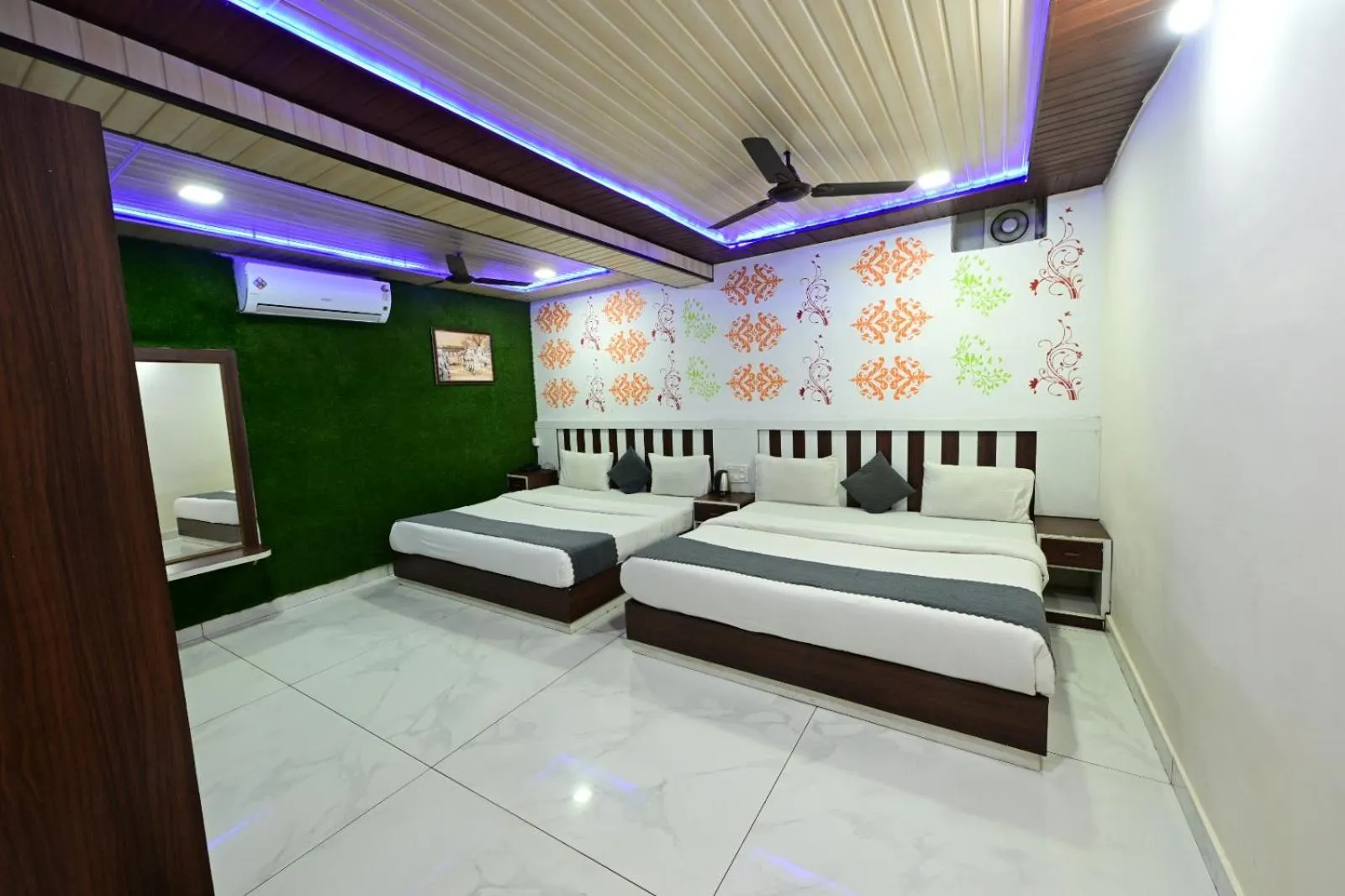 Bed in Hotel Happy Forest Inn