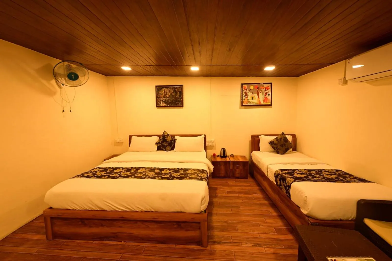 Bed in Hotel Happy Forest Inn