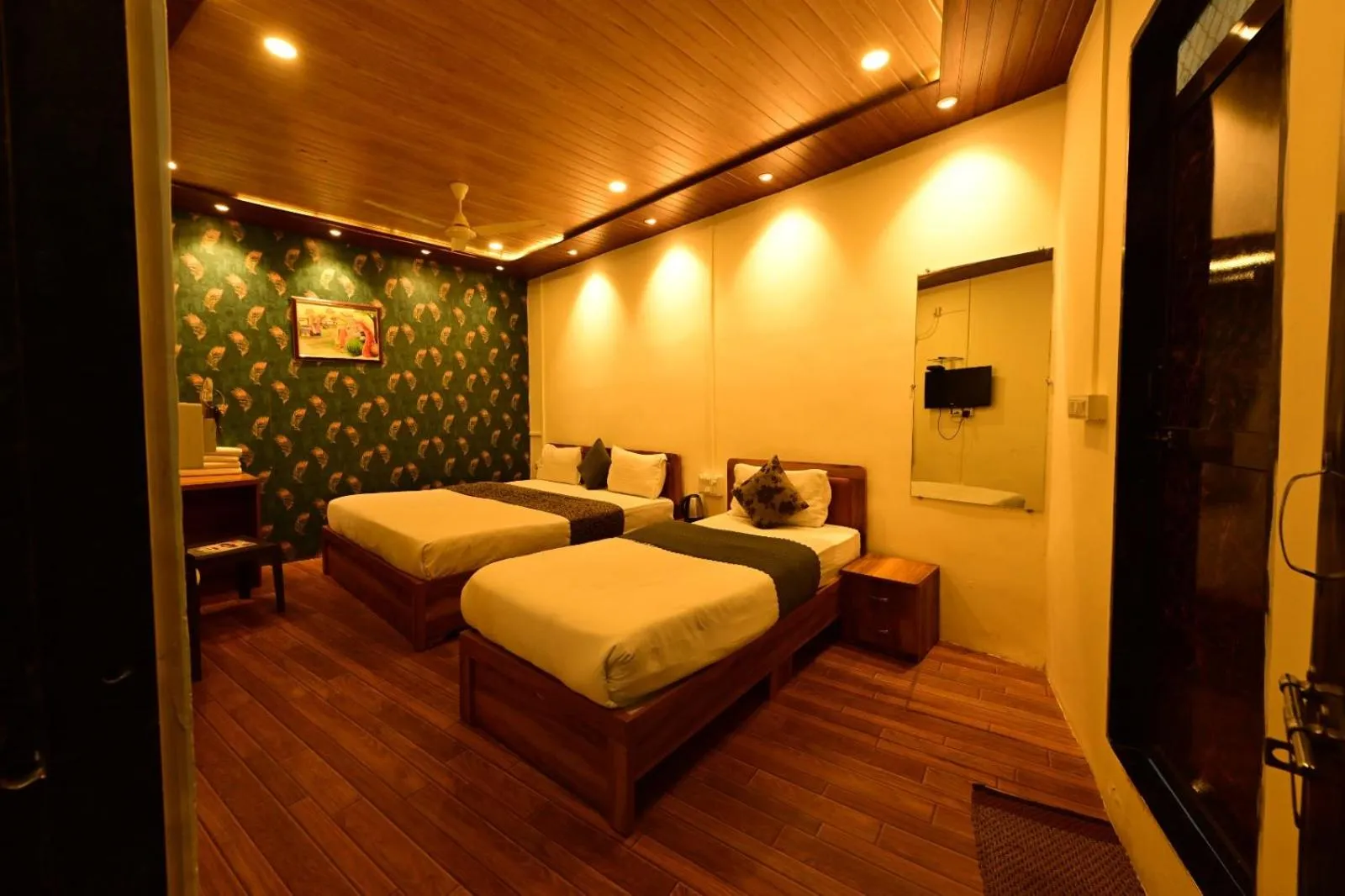 Bed in Hotel Happy Forest Inn