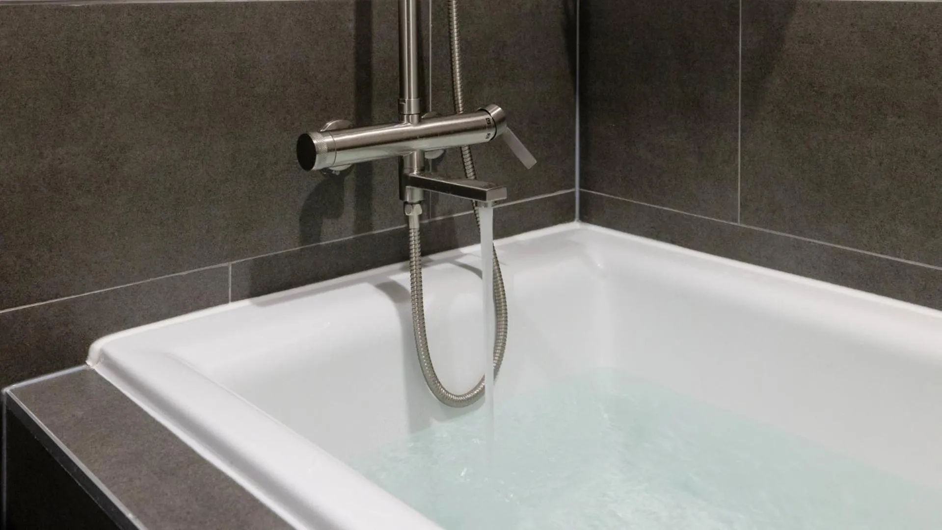 Deluxe Twin Room in Daejeon Yuseong Nakwon Onsen Hotel by Anook
