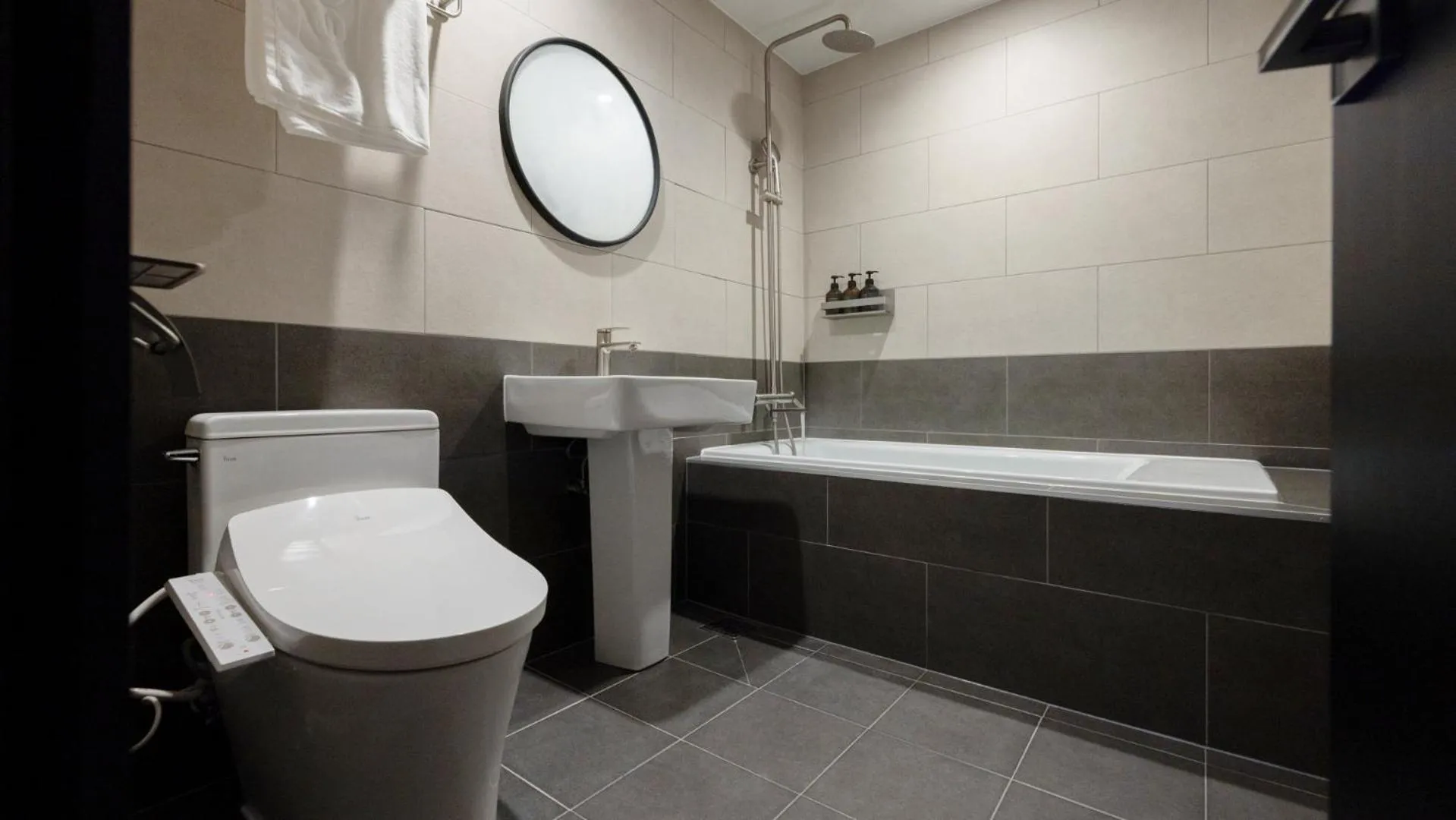 Premium Business Double Room in Daejeon Yuseong Nakwon Onsen Hotel by Anook