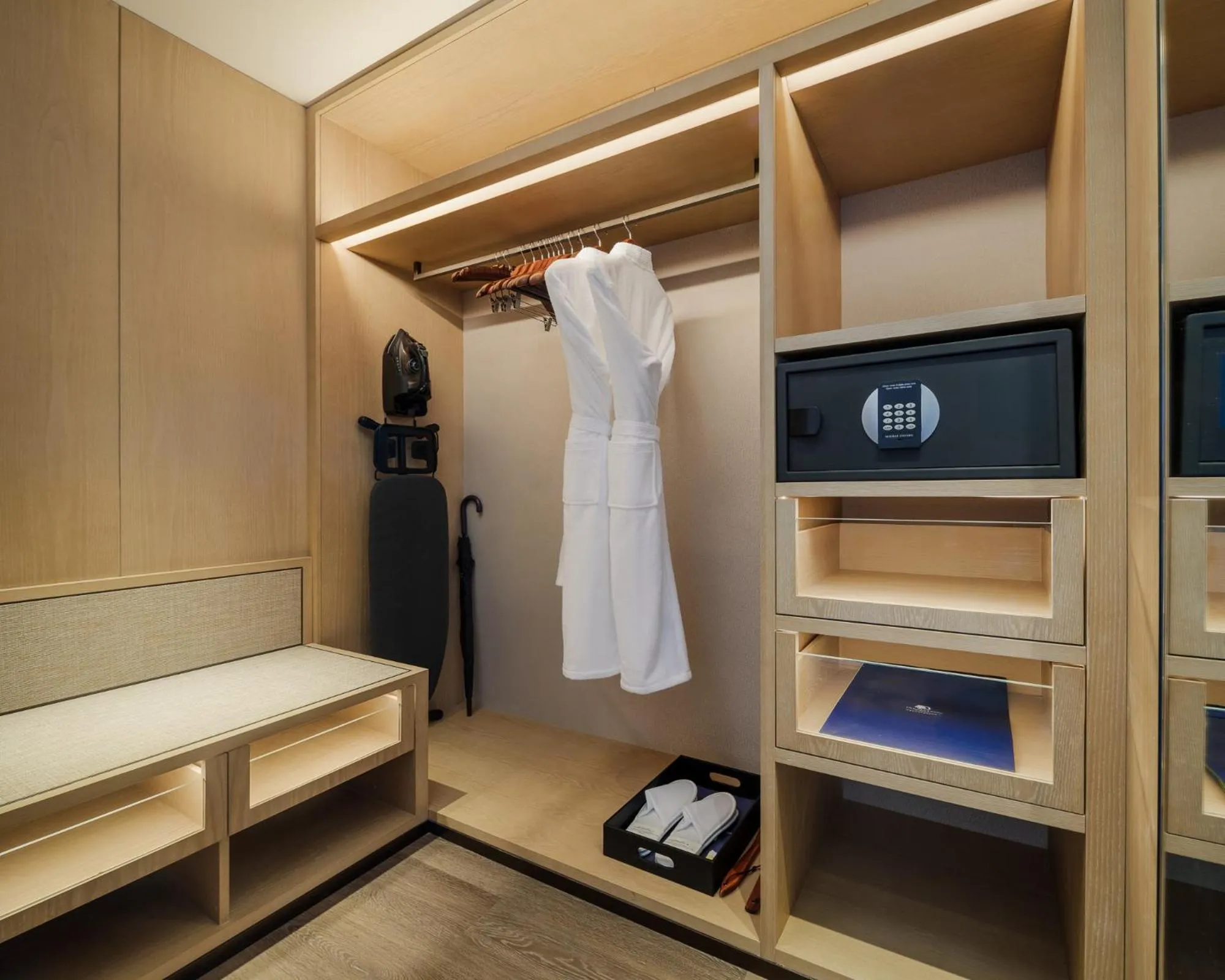 wardrobe in DoubleTree by Hilton Zhangzhou
