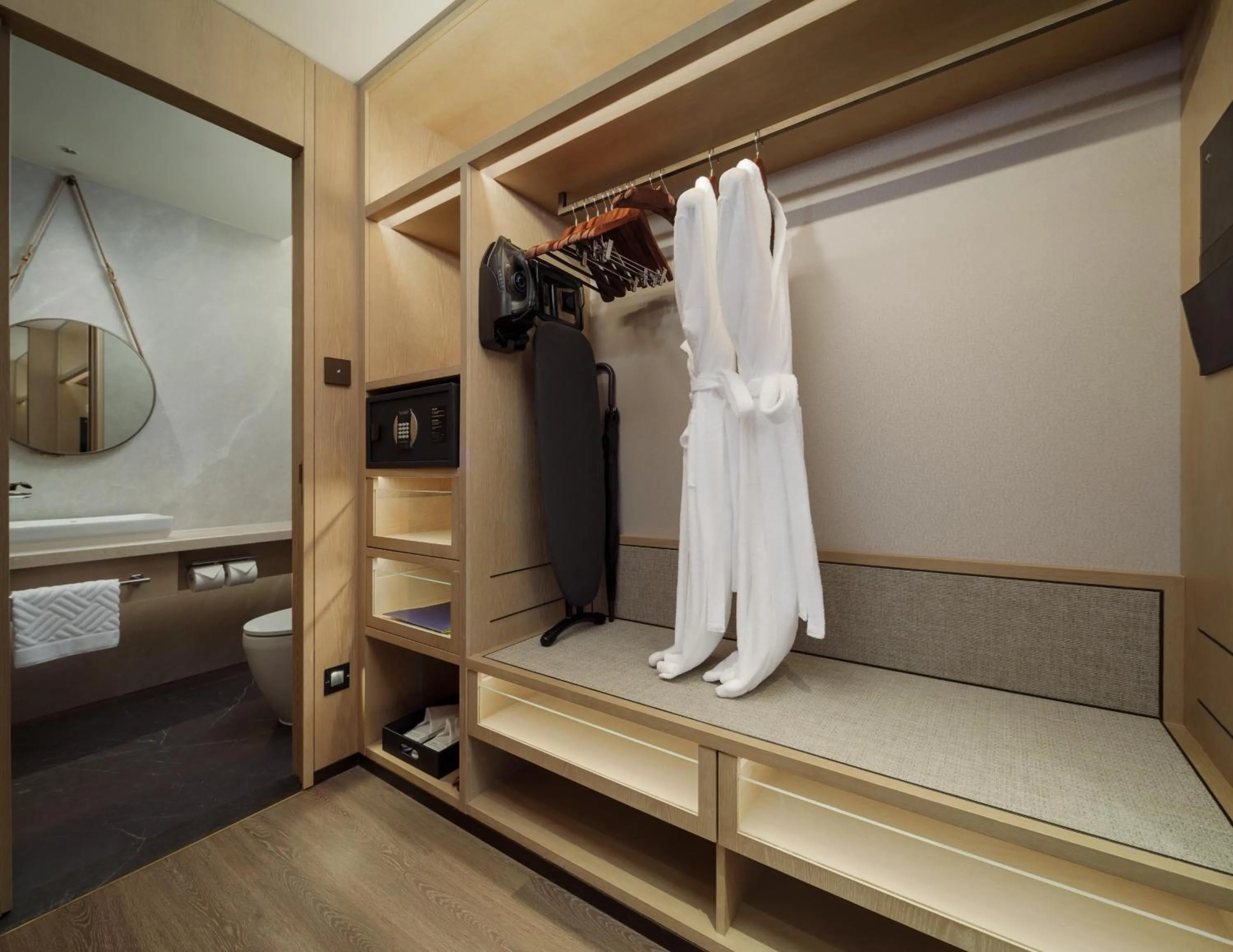 Photo of the whole room, Bed in DoubleTree by Hilton Zhangzhou