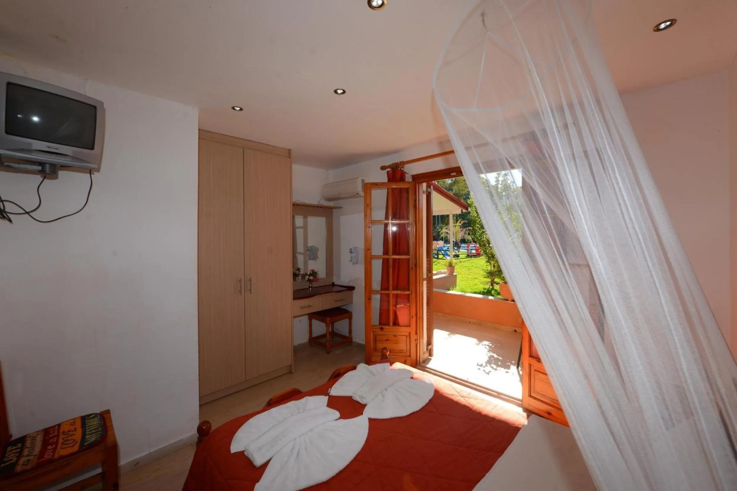 Property building, Bed in Charlies Venus Apartments