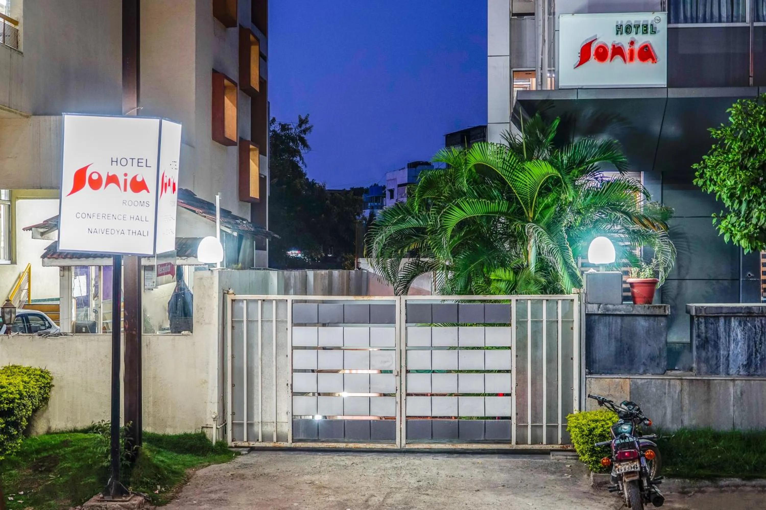 Facade/entrance in Hotel Sonia CIDCO