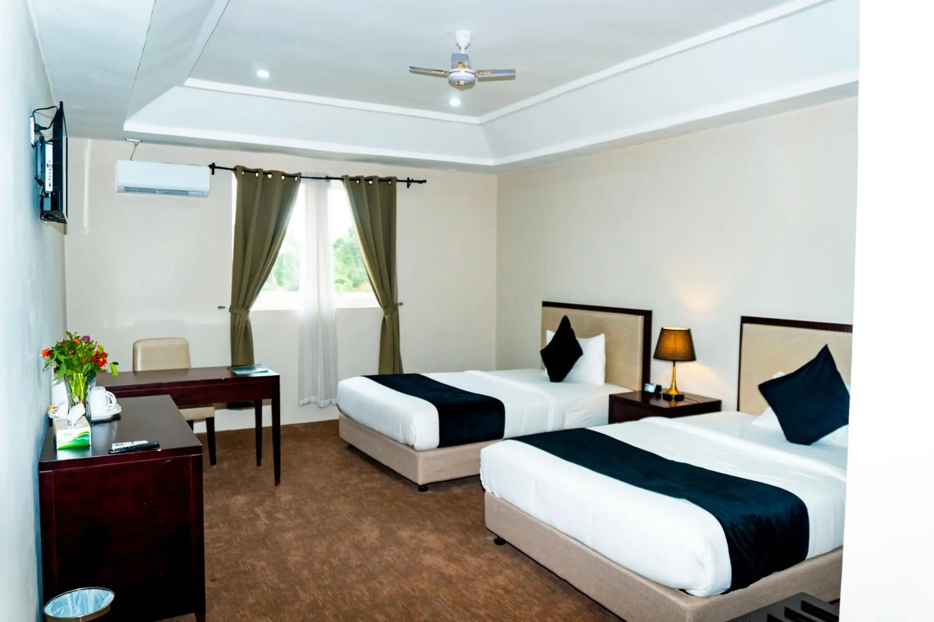 Standard Twin Room in Royal Ambassador Hotel Standard Twin Room in Royal Ambassador Hotel