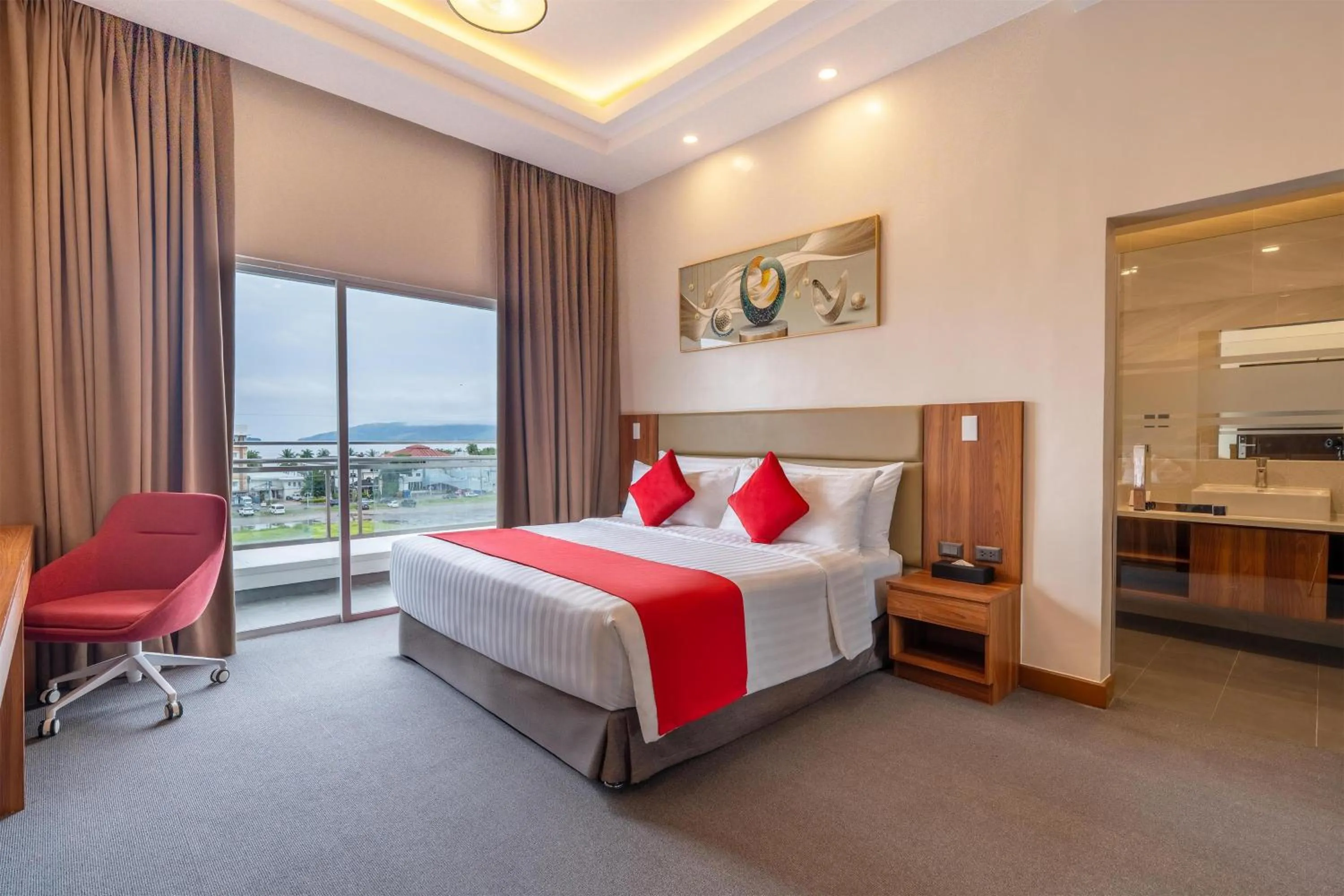 Photo of the whole room, Bed in Best Western Plus Hotel Subic