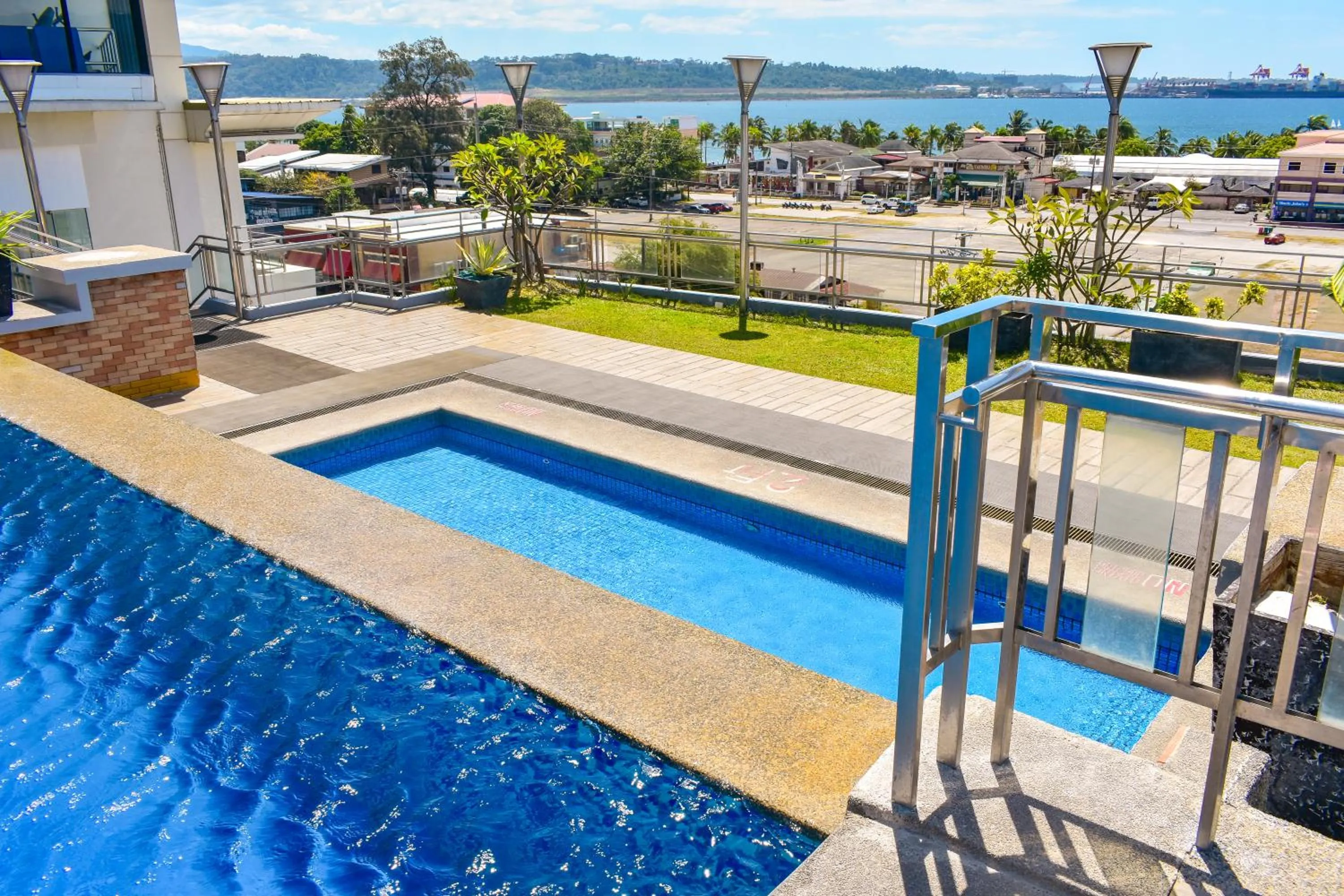 Swimming pool in Best Western Plus Hotel Subic