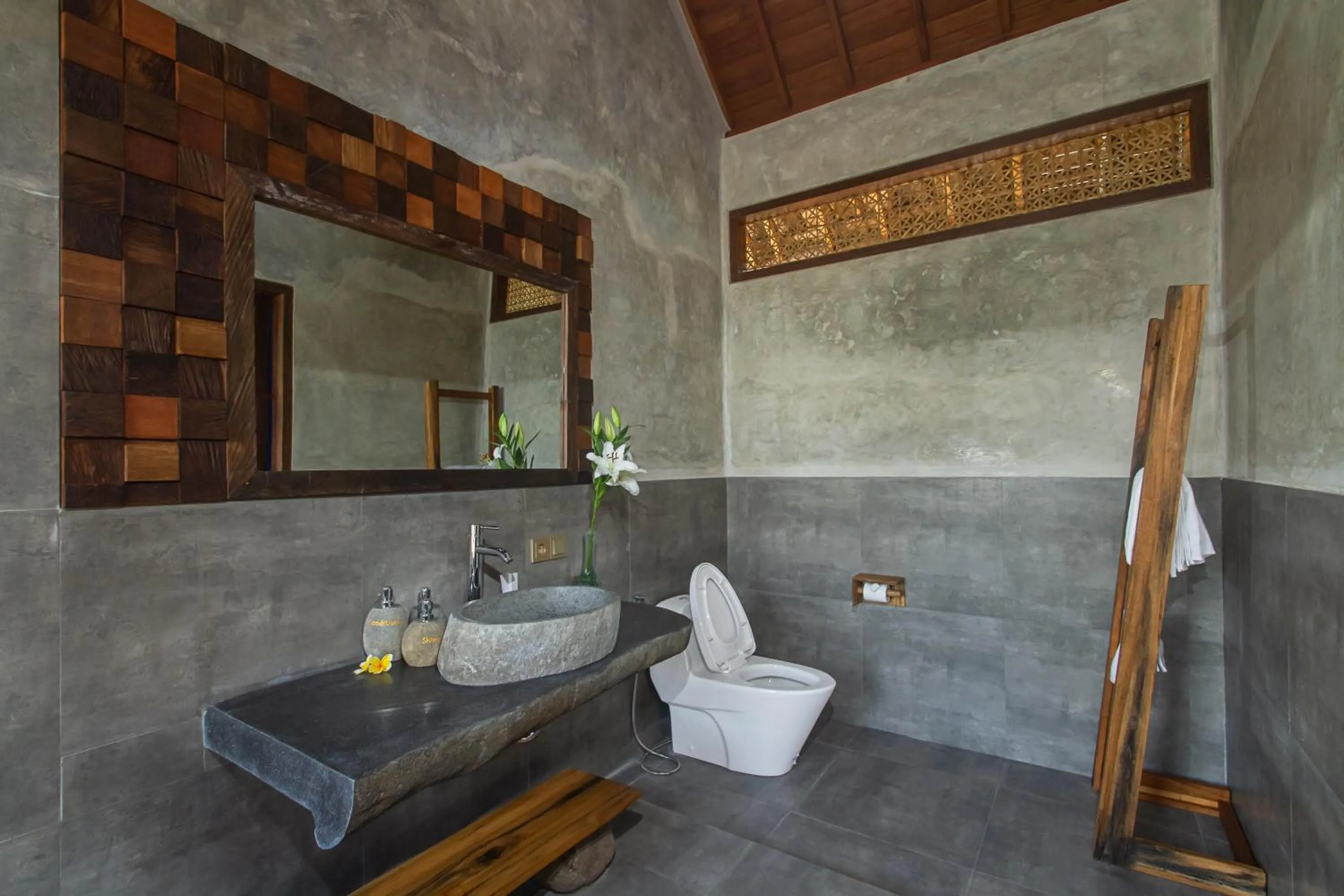 Toilet in Ubud Luwih Nature Retreat