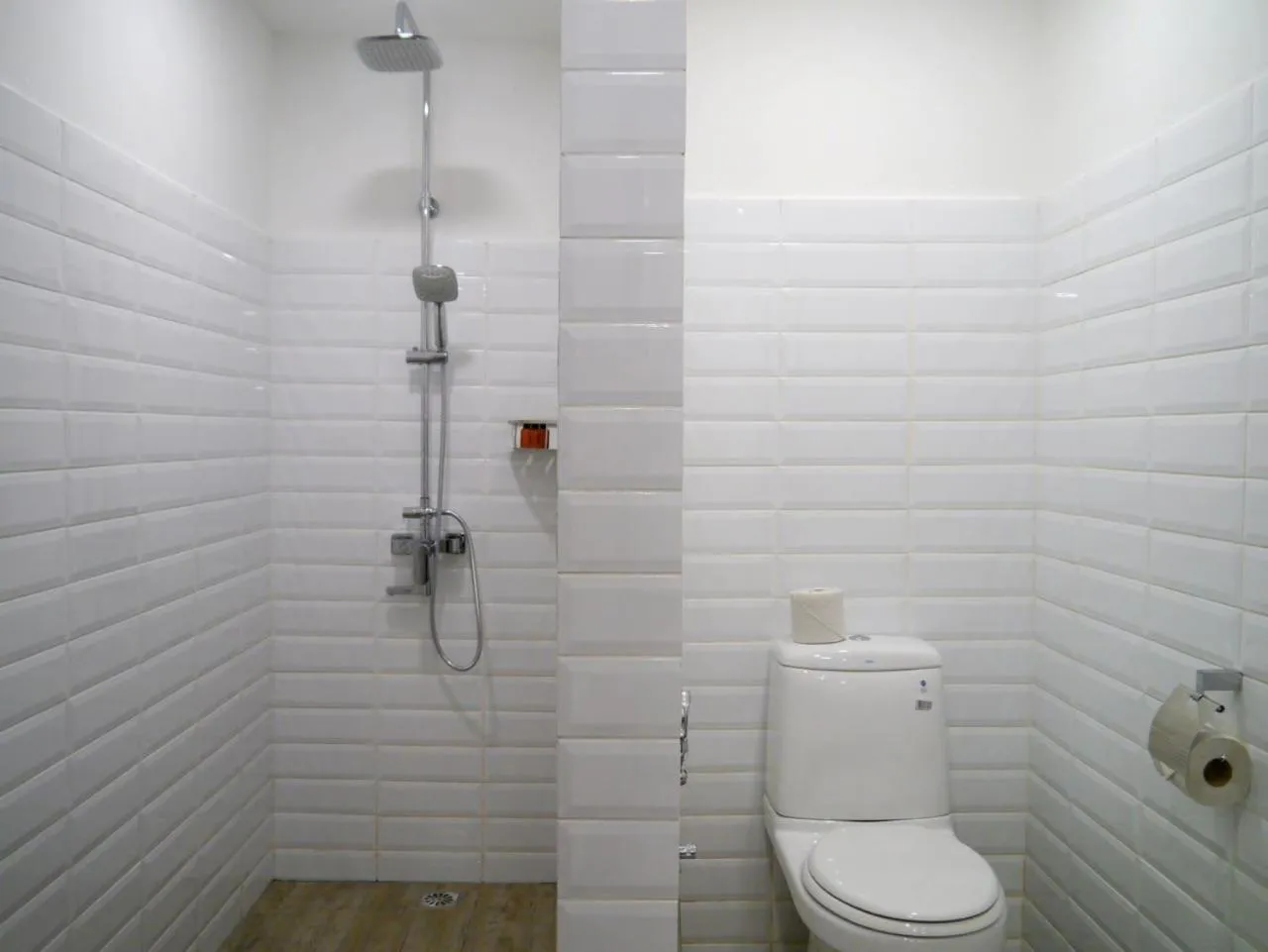 Shower in Dash Box Hotel Cyberjaya