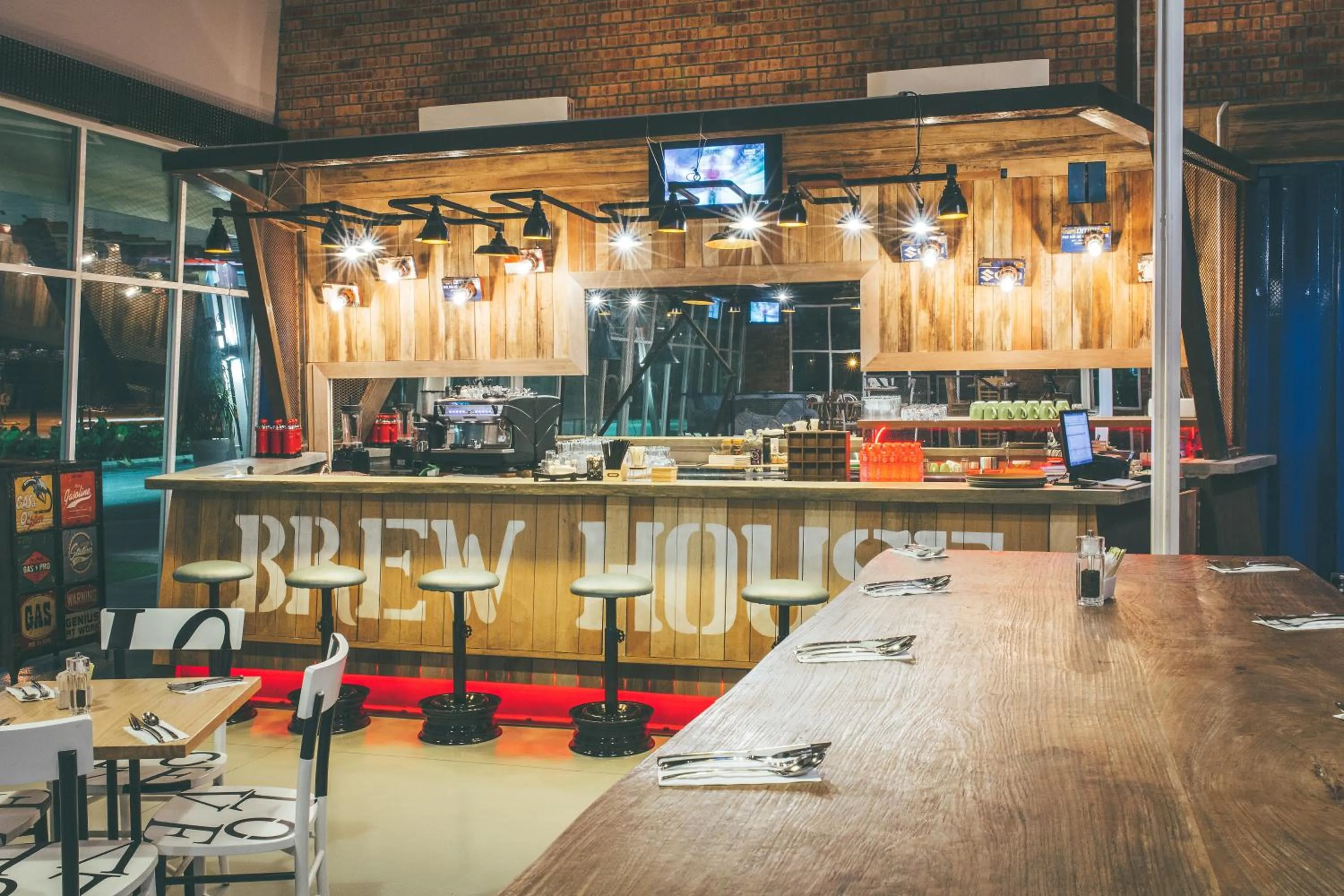 Restaurant/places to eat in Dash Box Hotel Cyberjaya