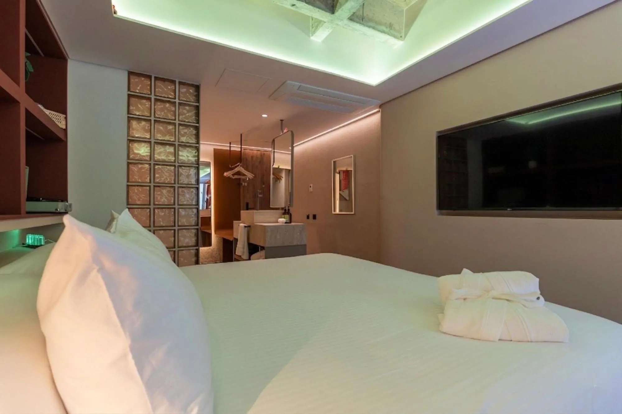 TV and multimedia, Bed in BoH Collection