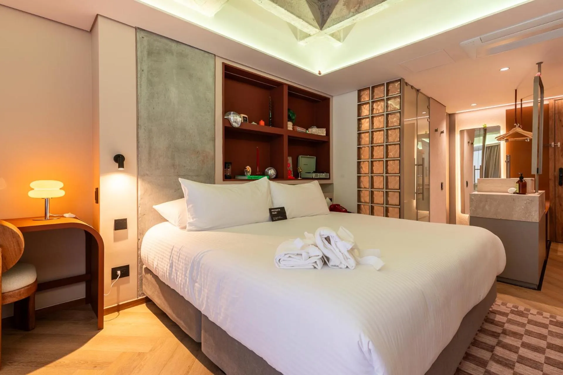 Photo of the whole room, Bed in BoH Collection