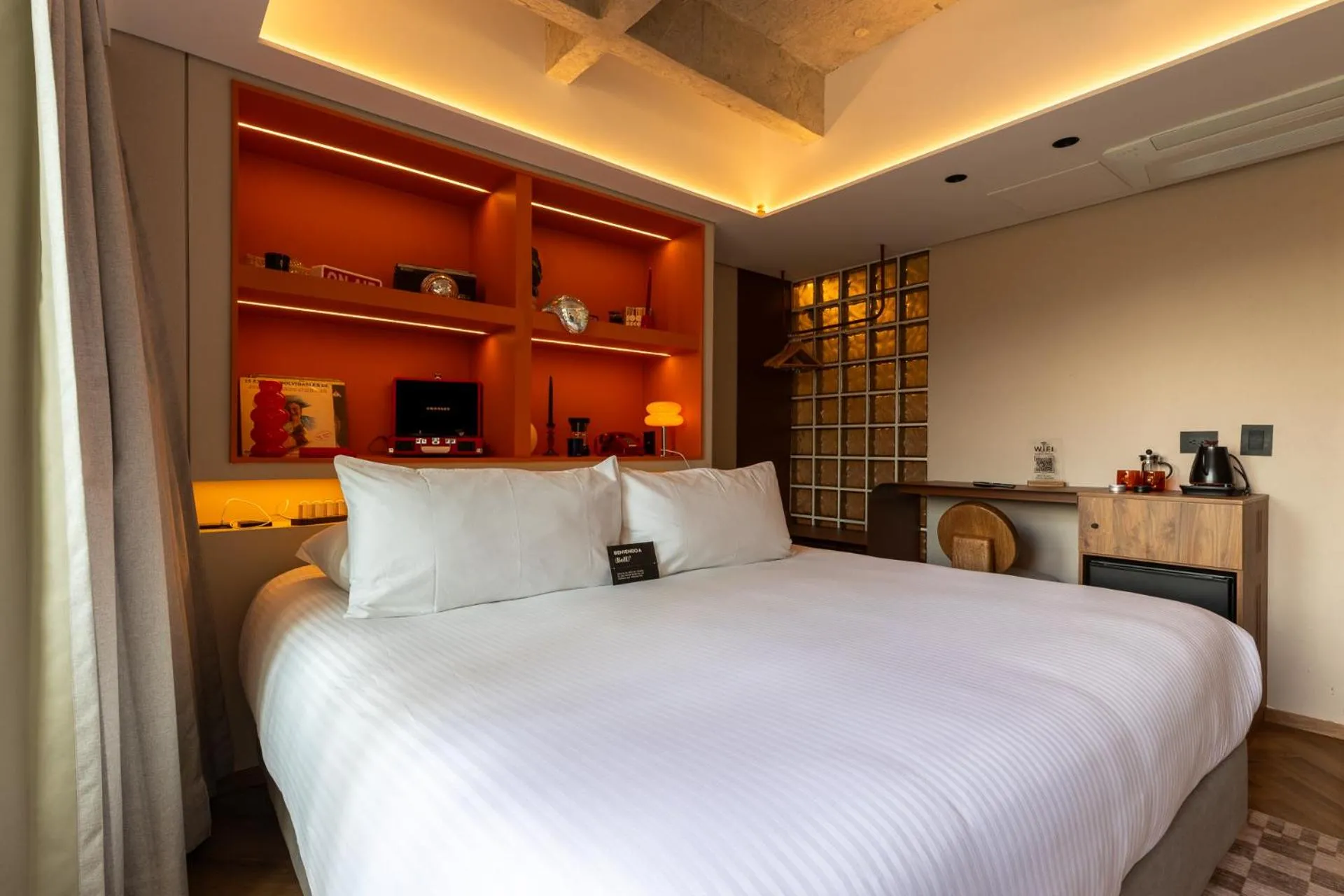 Seating area, Bed in BoH Collection