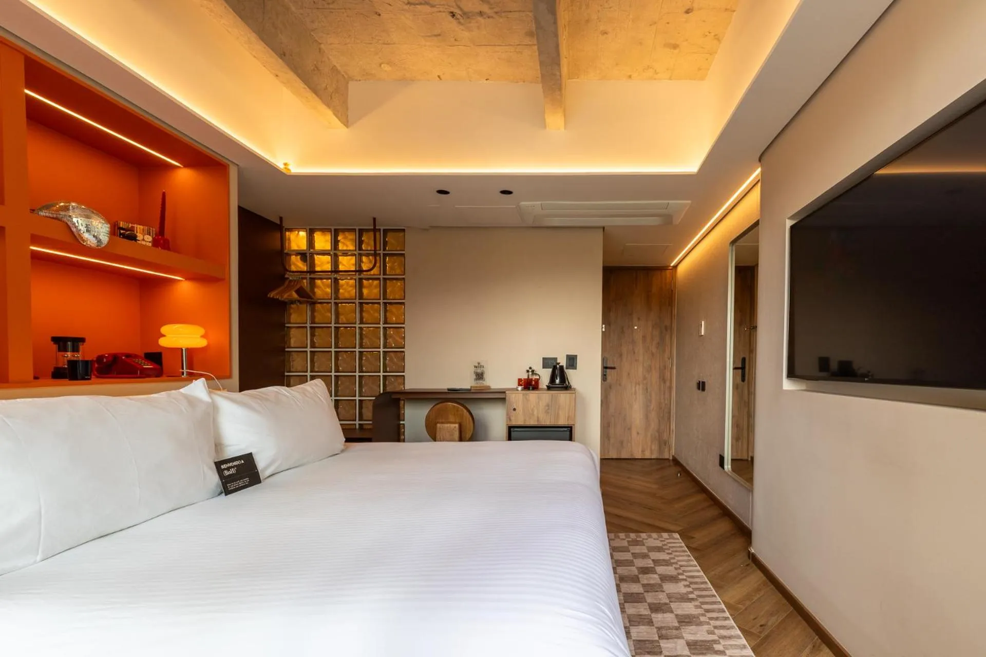 Photo of the whole room, Bed in BoH Collection