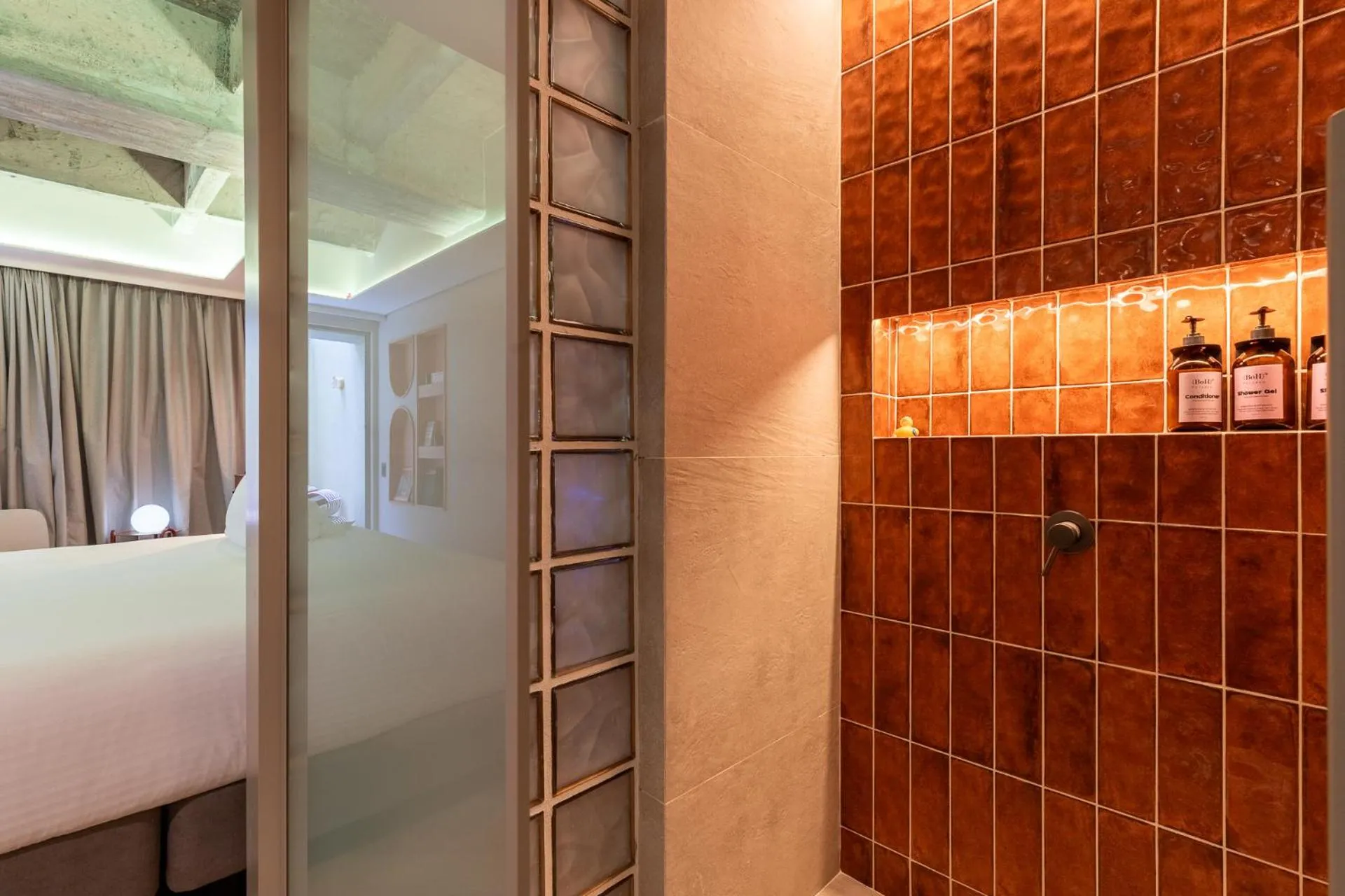 Shower in BoH Collection