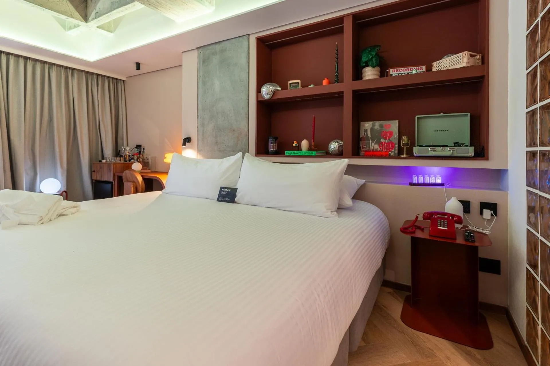 Seating area, Bed in BoH Collection