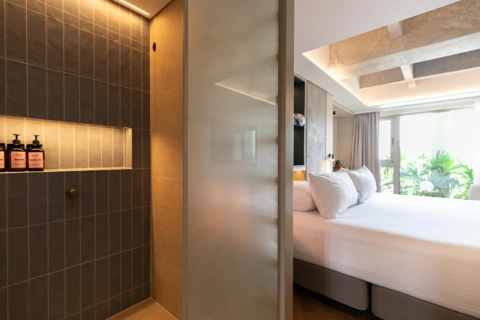 Shower, Bed in BoH Collection