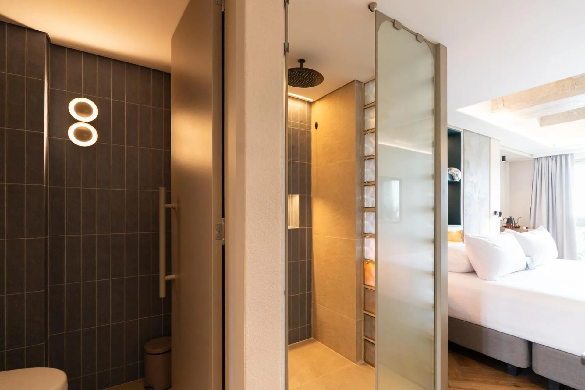Bathroom, Bed in BoH Collection