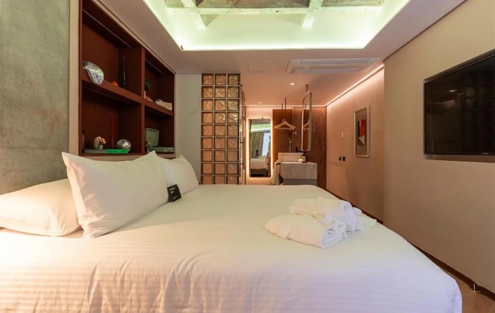 Suite with Hot Tub - single occupancy in BoH Collection Suite with Hot Tub - single occupancy in BoH Collection