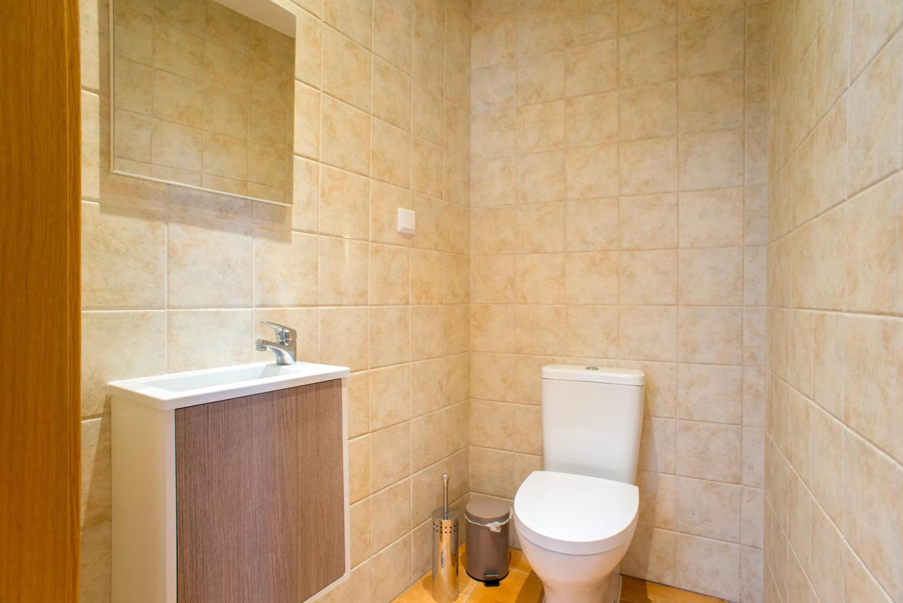 Toilet in Casa Lopes by ALGARTUR