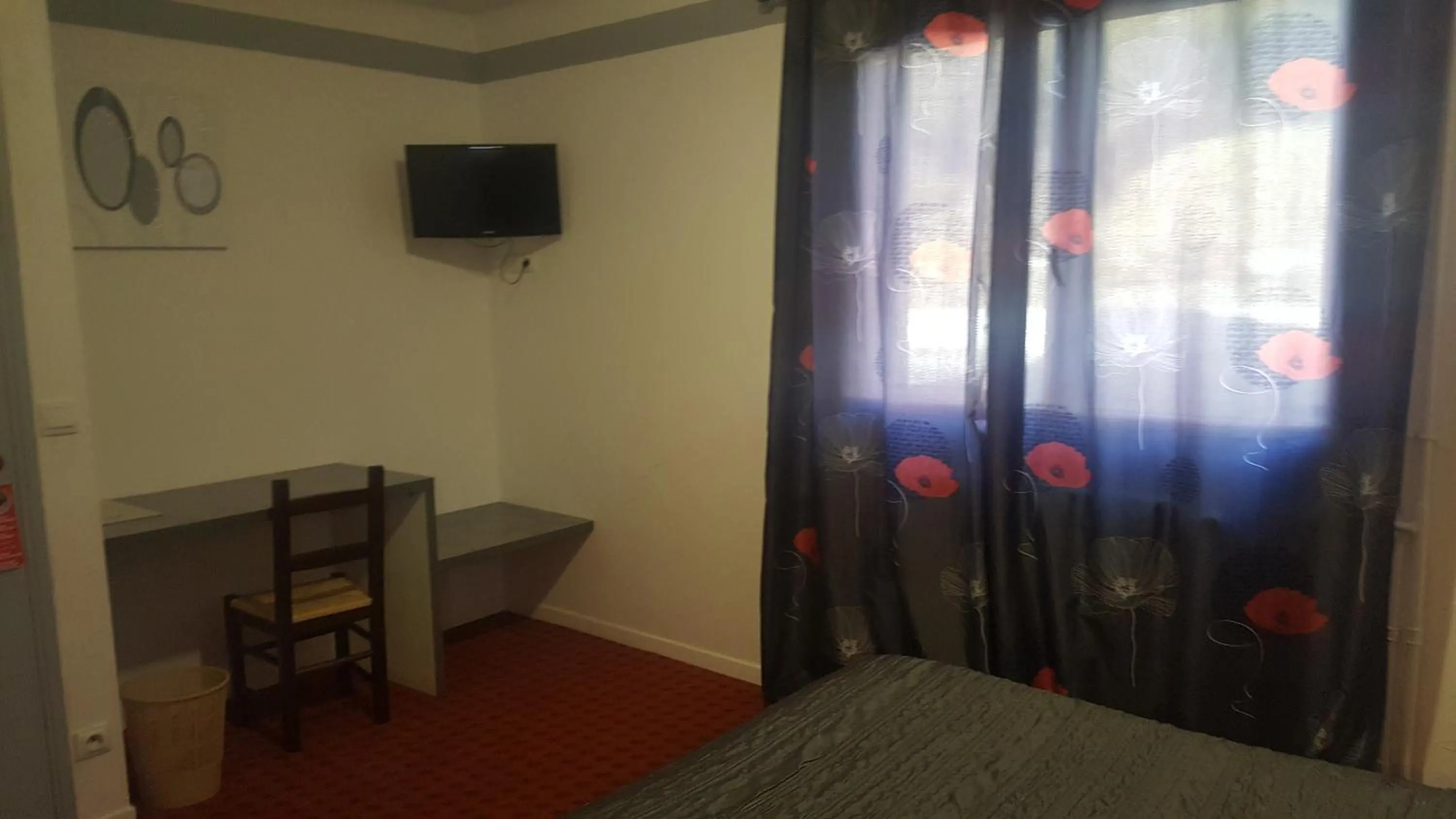 Photo of the whole room, Bed in Hotel De La Poste